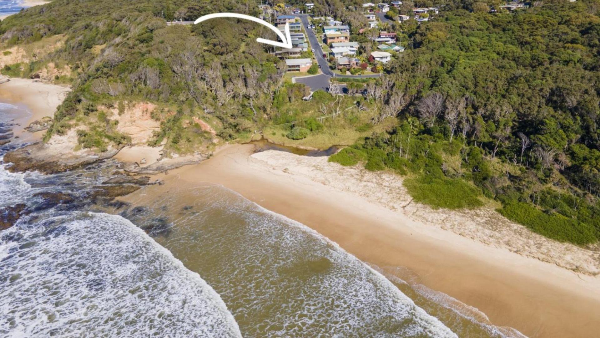 The Cowrie House - Ocean Views, Village, Surf