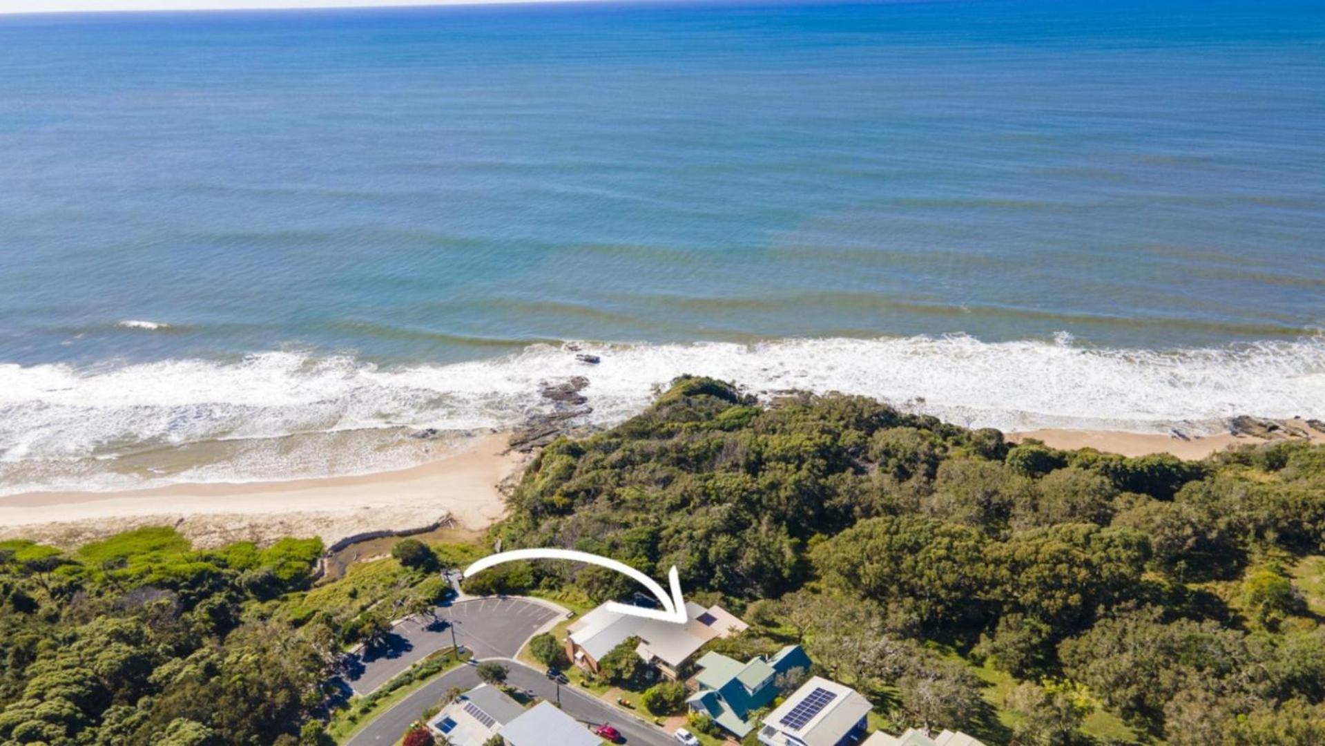 The Cowrie House - Ocean Views, Village, Surf