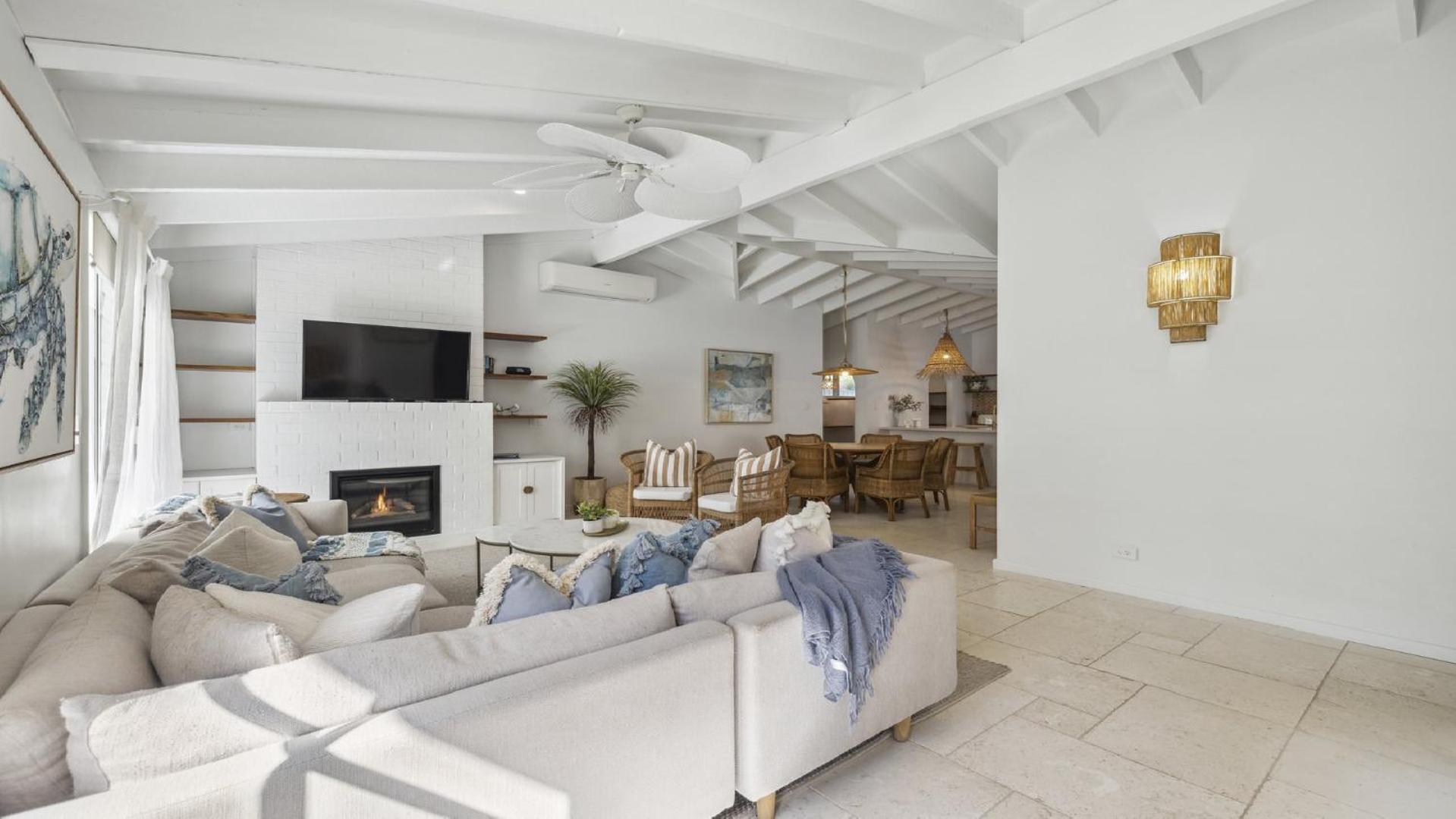 Sojourn - Pool Oasis, Designer Home, opp Beach
