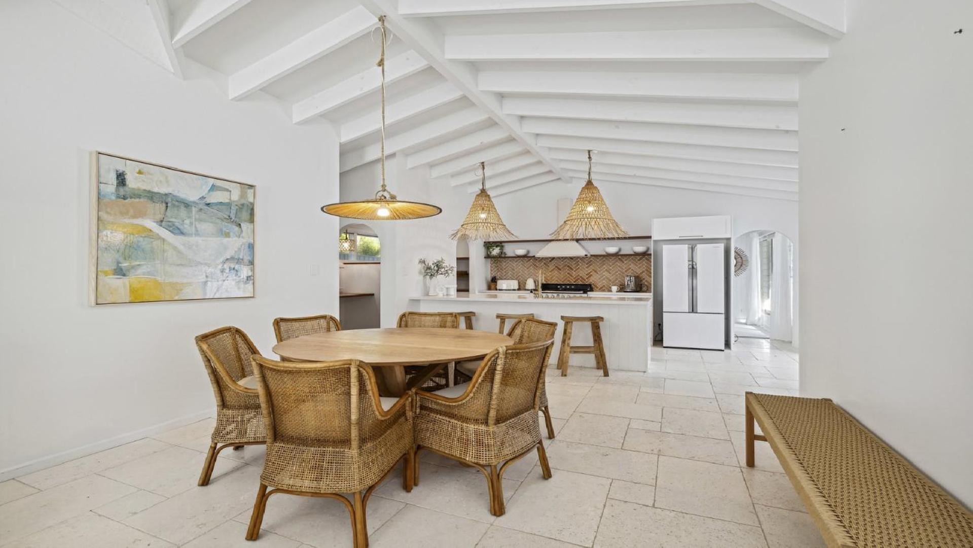 Sojourn - Pool Oasis, Designer Home, opp Beach