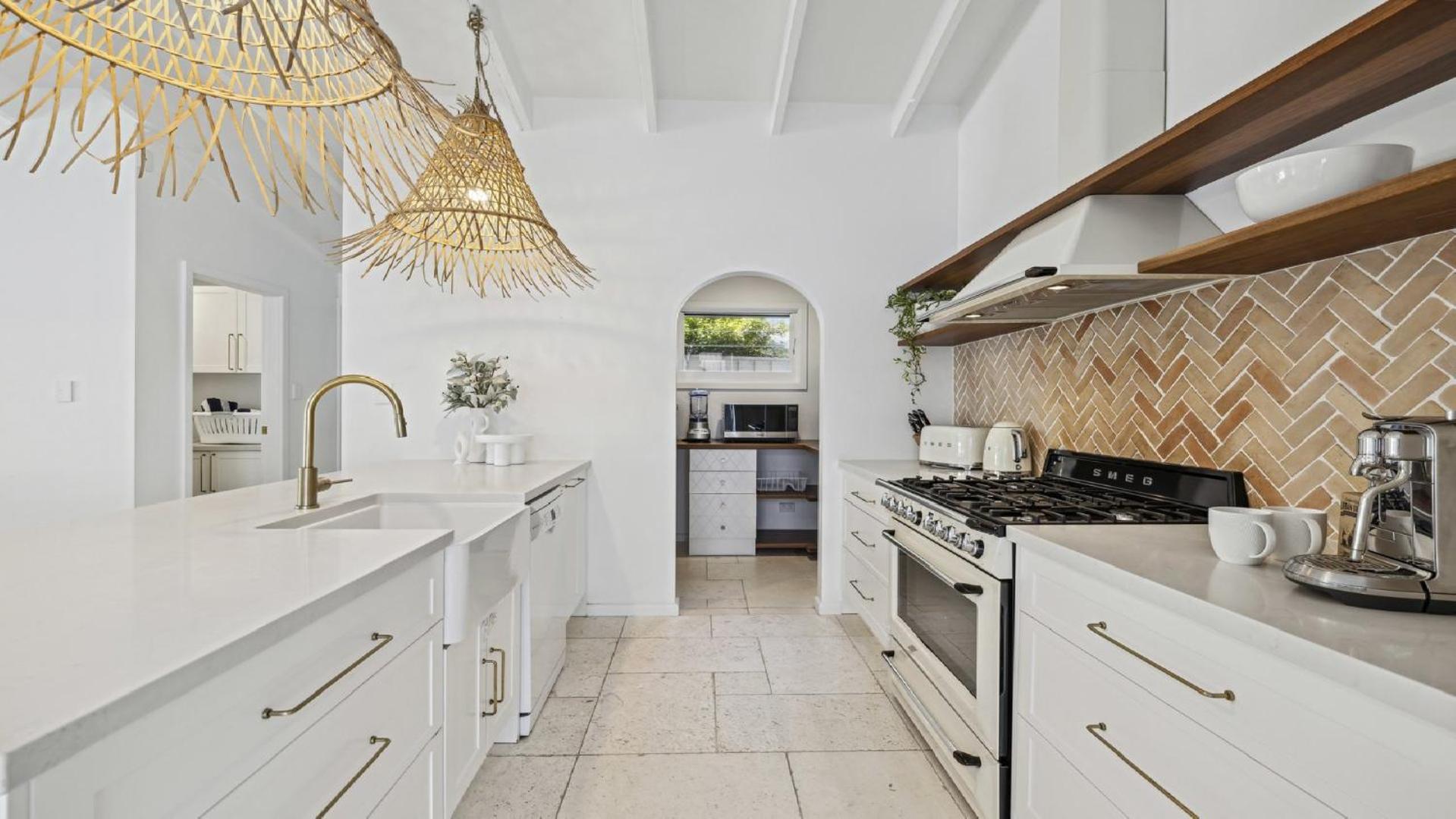 Sojourn - Pool Oasis, Designer Home, opp Beach