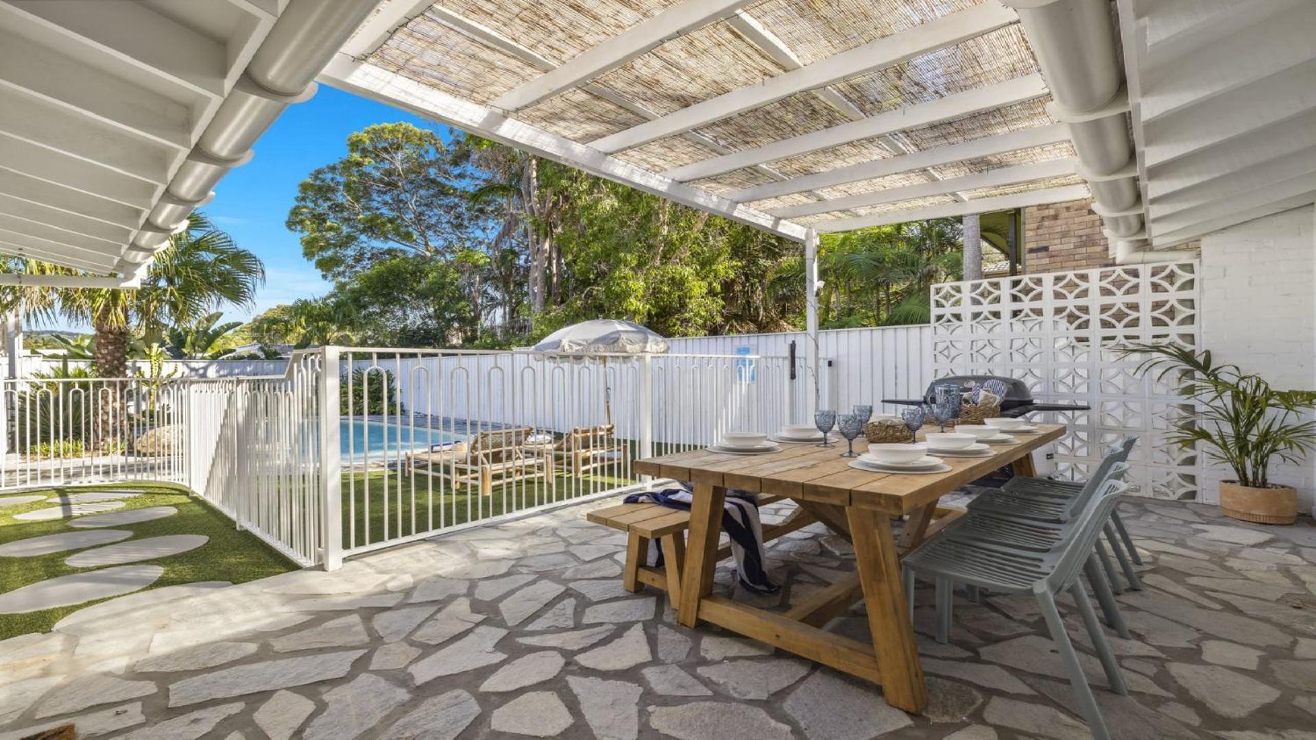 Sojourn - Pool Oasis, Designer Home, opp Beach