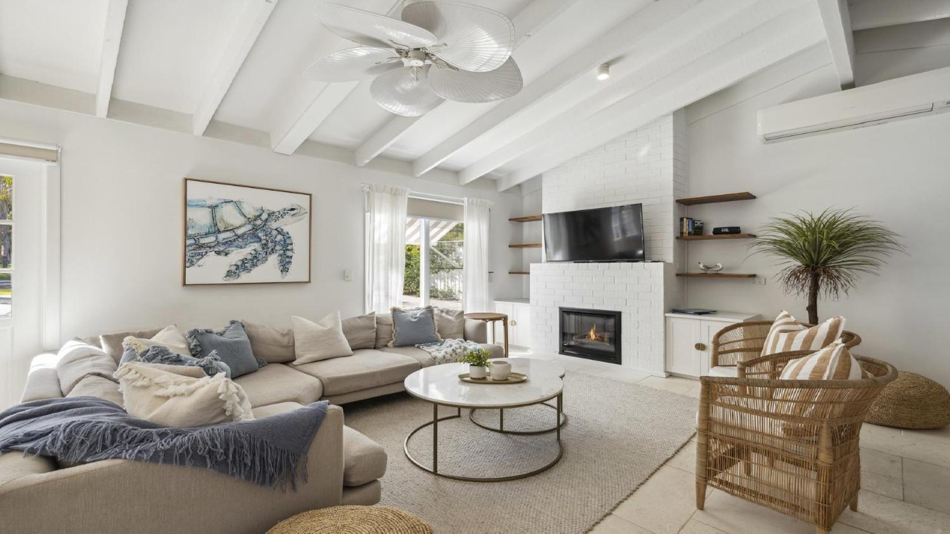 Sojourn - Pool Oasis, Designer Home, opp Beach