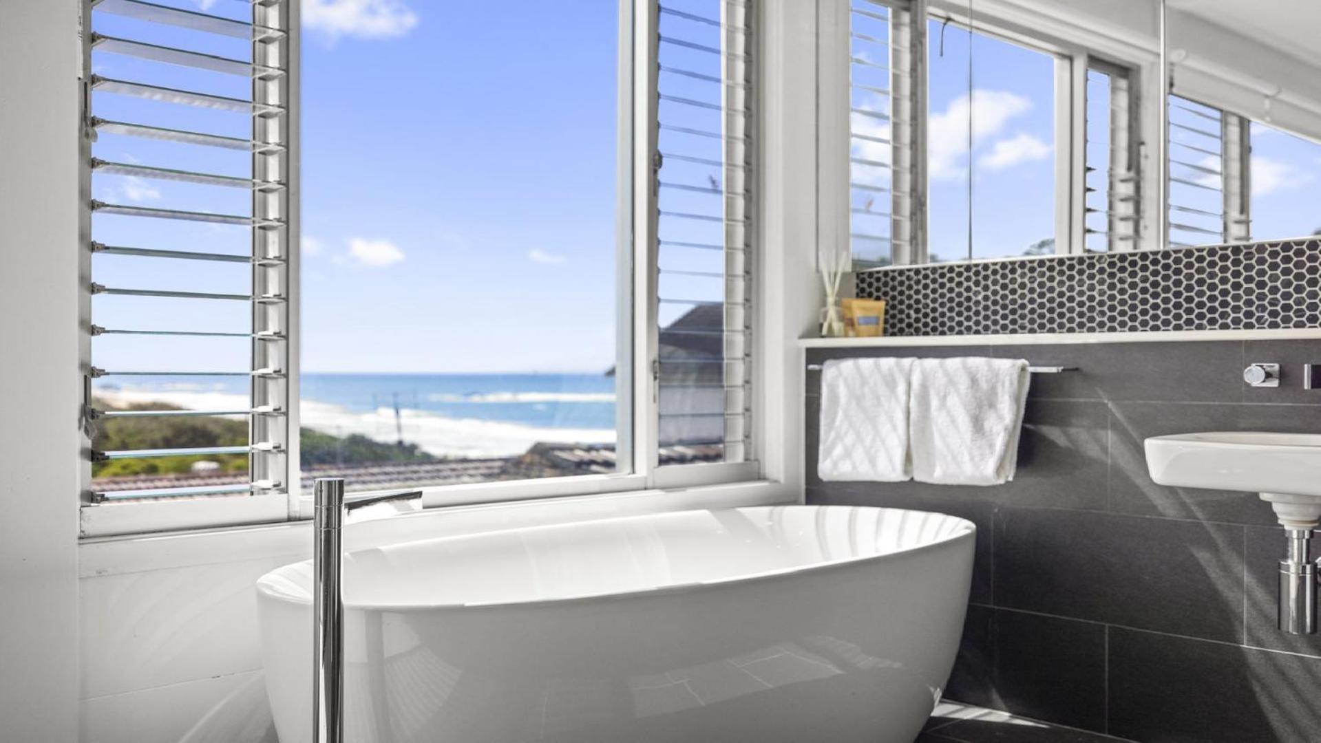 Northern Exposure - Pool, Path to Beach, Sleeps 10