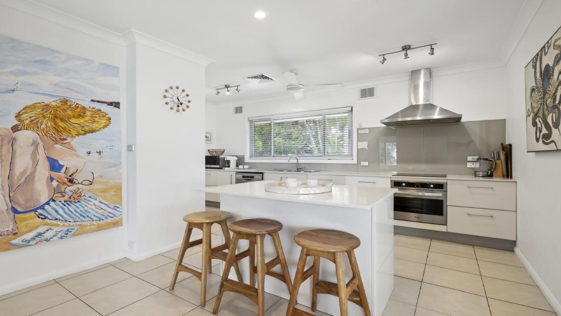 Captain's Quarters - Absolute Beachfront, Pool, Pets, Family Friendly