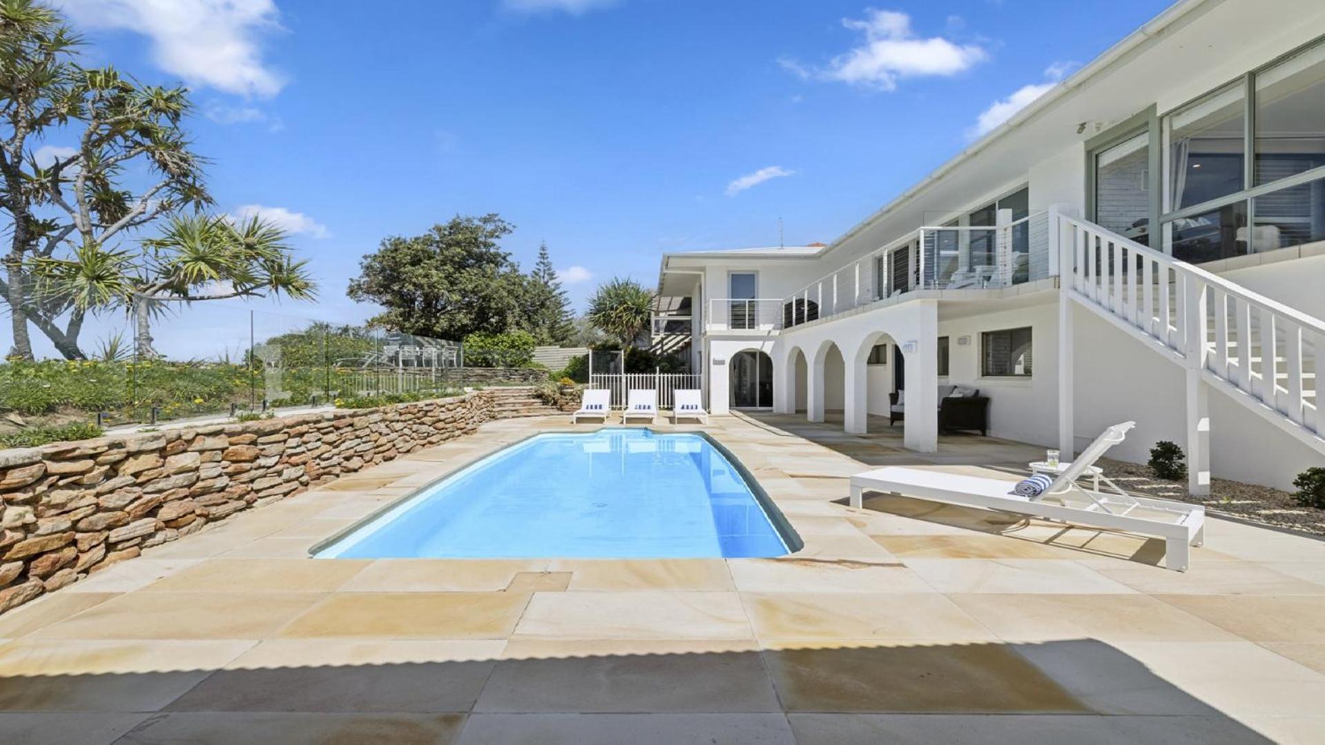 Captain's Quarters - Absolute Beachfront, Pool, Pets, Family Friendly