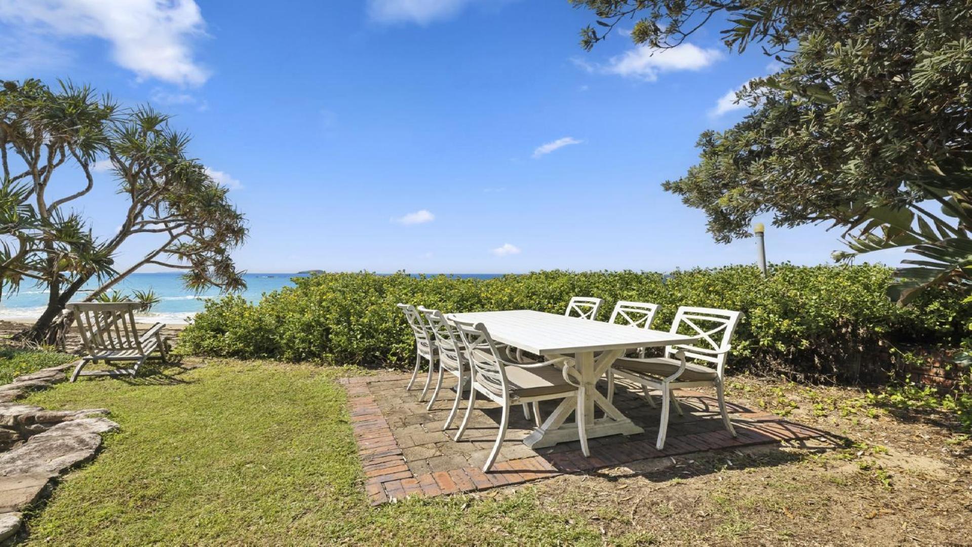 Captain's Quarters - Absolute Beachfront, Pool, Pets, Family Friendly