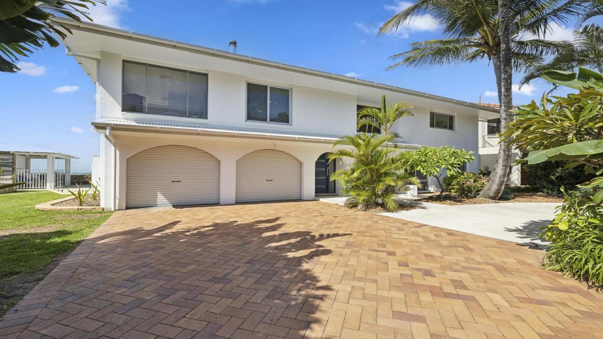 Captain's Quarters - Absolute Beachfront, Pool, Pets, Family Friendly