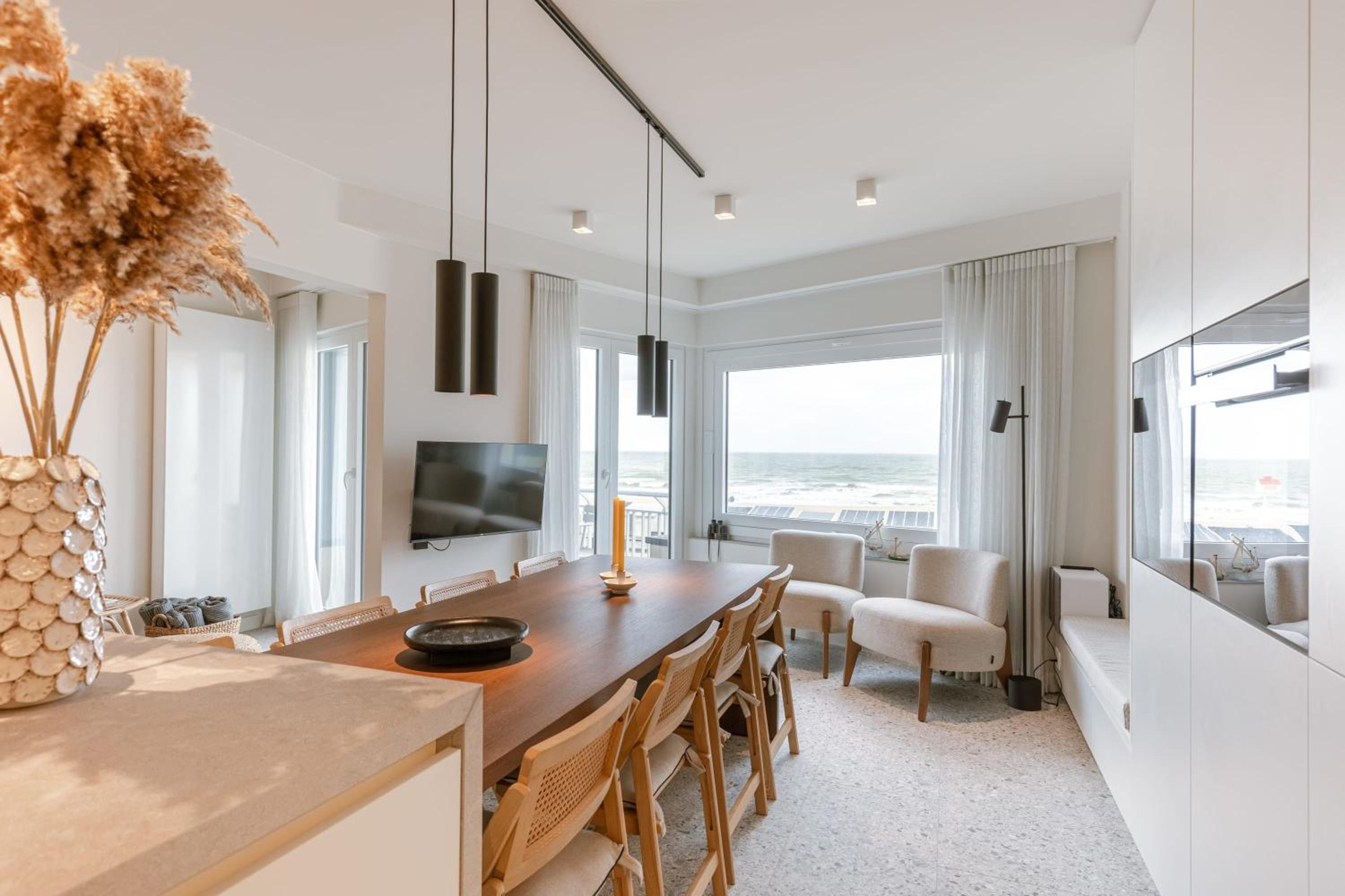 Elegant and stylish retreat with sea view