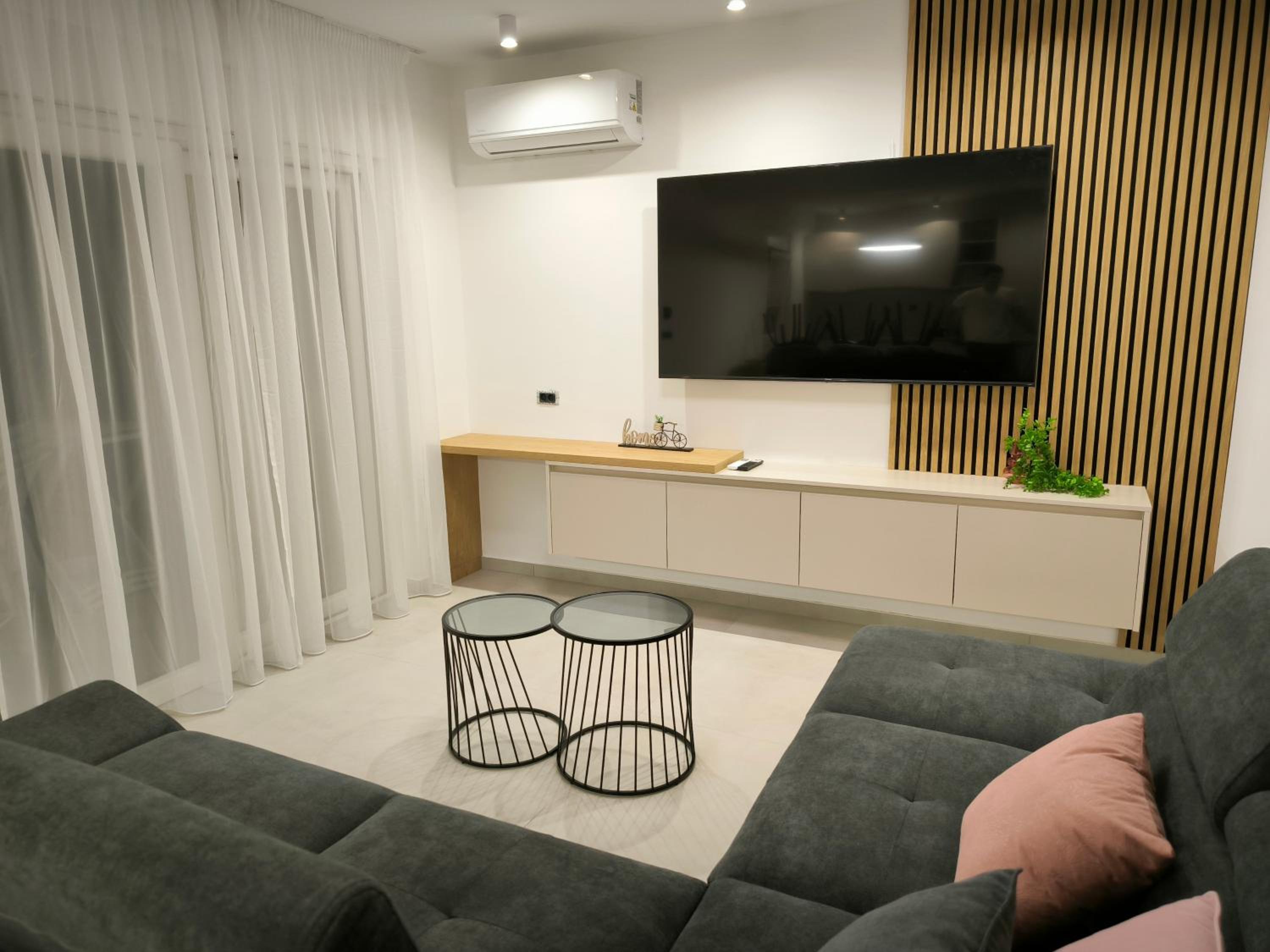 Luxury Apartments Marina View