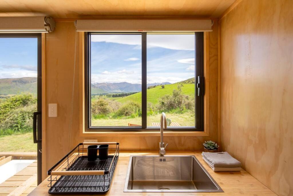 Kit's Cabin Outdoor Baths Log Burner Queenstown view 3