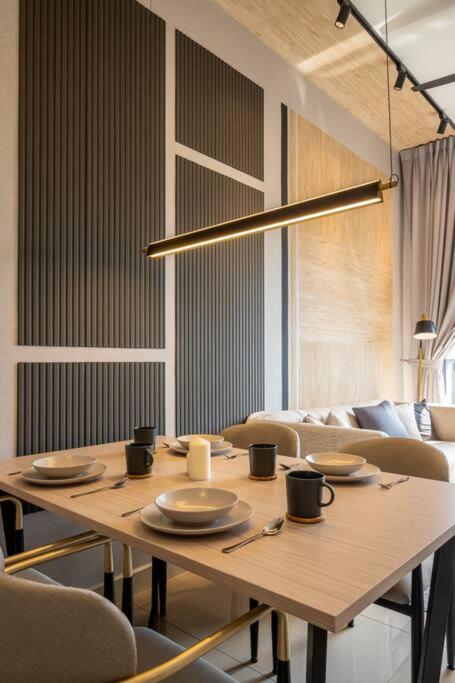 Modern Design 2BR Astoria