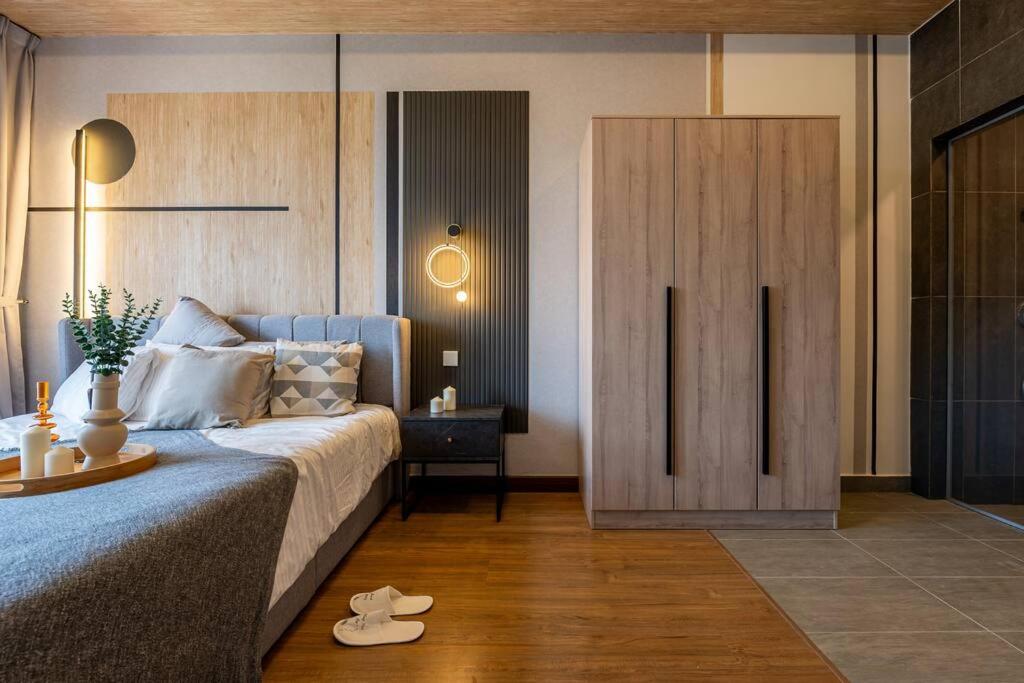 Modern Design 2BR Astoria