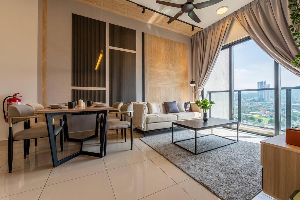 Modern Design 2BR Astoria