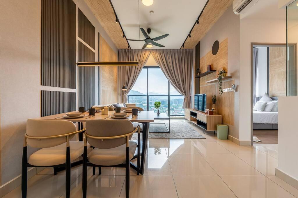 Modern Design 2BR Astoria
