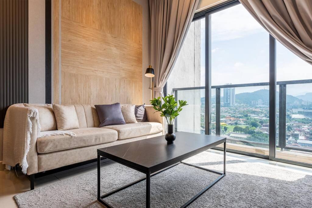 Modern Design 2BR Astoria