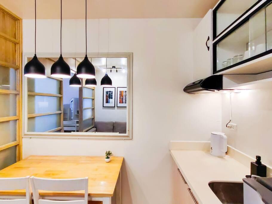 Citispace 1BR Condotel Suite at Ridgewood Towers Near BGC Airport #RW09A