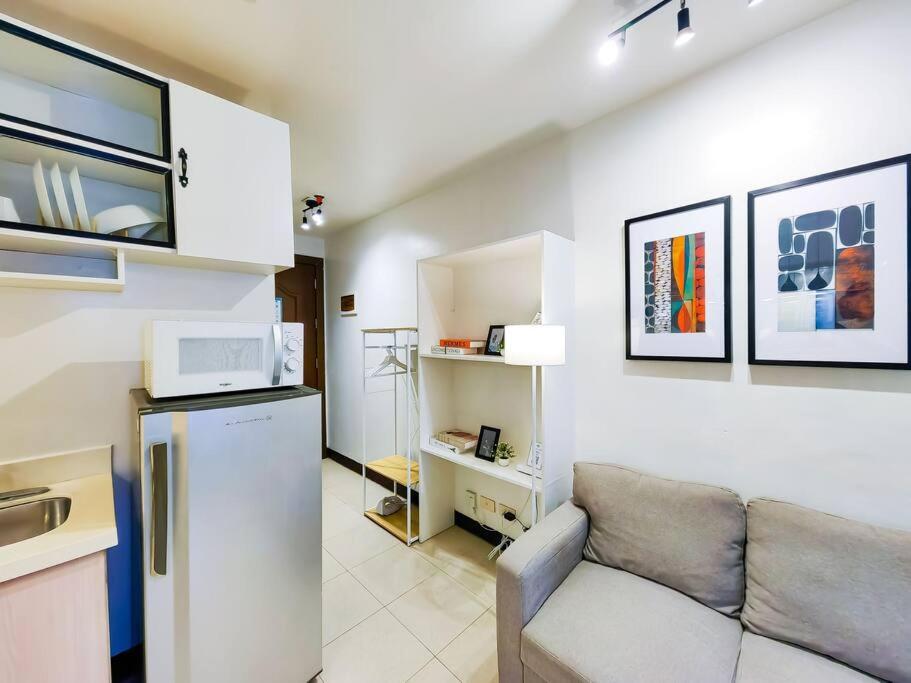 Citispace 1BR Condotel Suite at Ridgewood Towers Near BGC Airport #RW09A