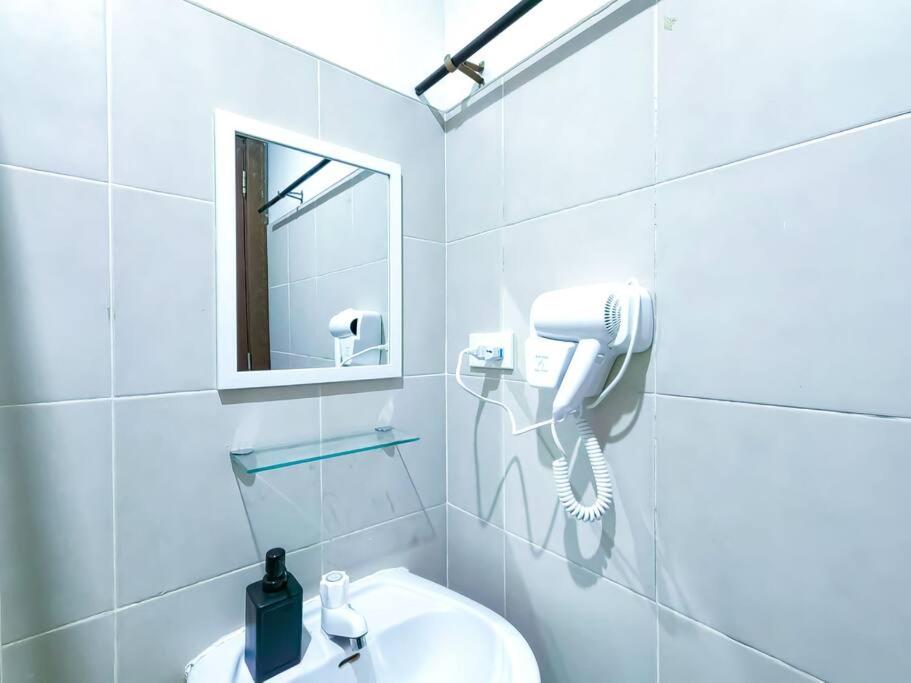 Citispace 1BR Condotel Suite at Ridgewood Towers Near BGC Airport #RW09A