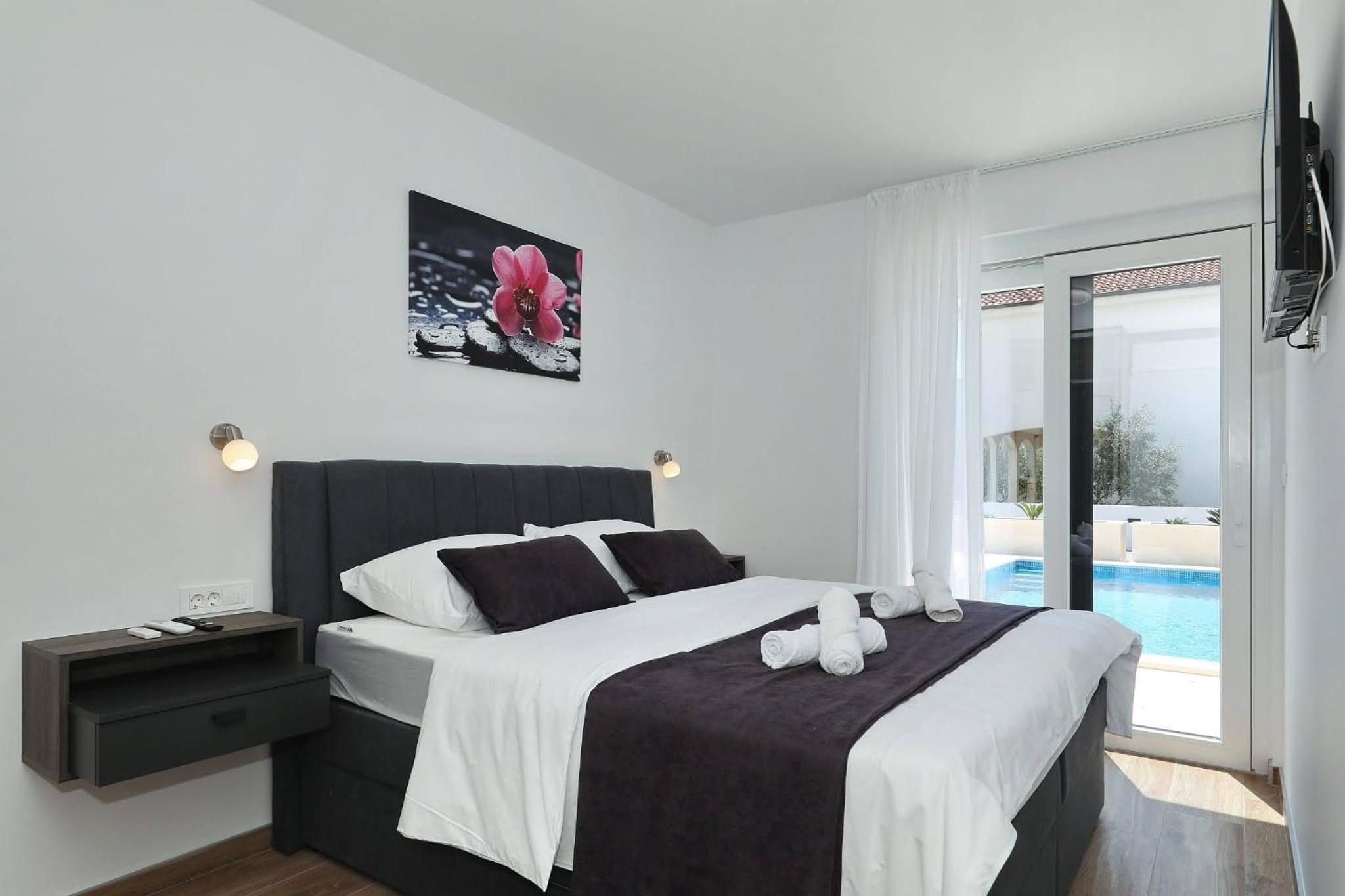 Luxury Villa Mariva with heated pool view 4