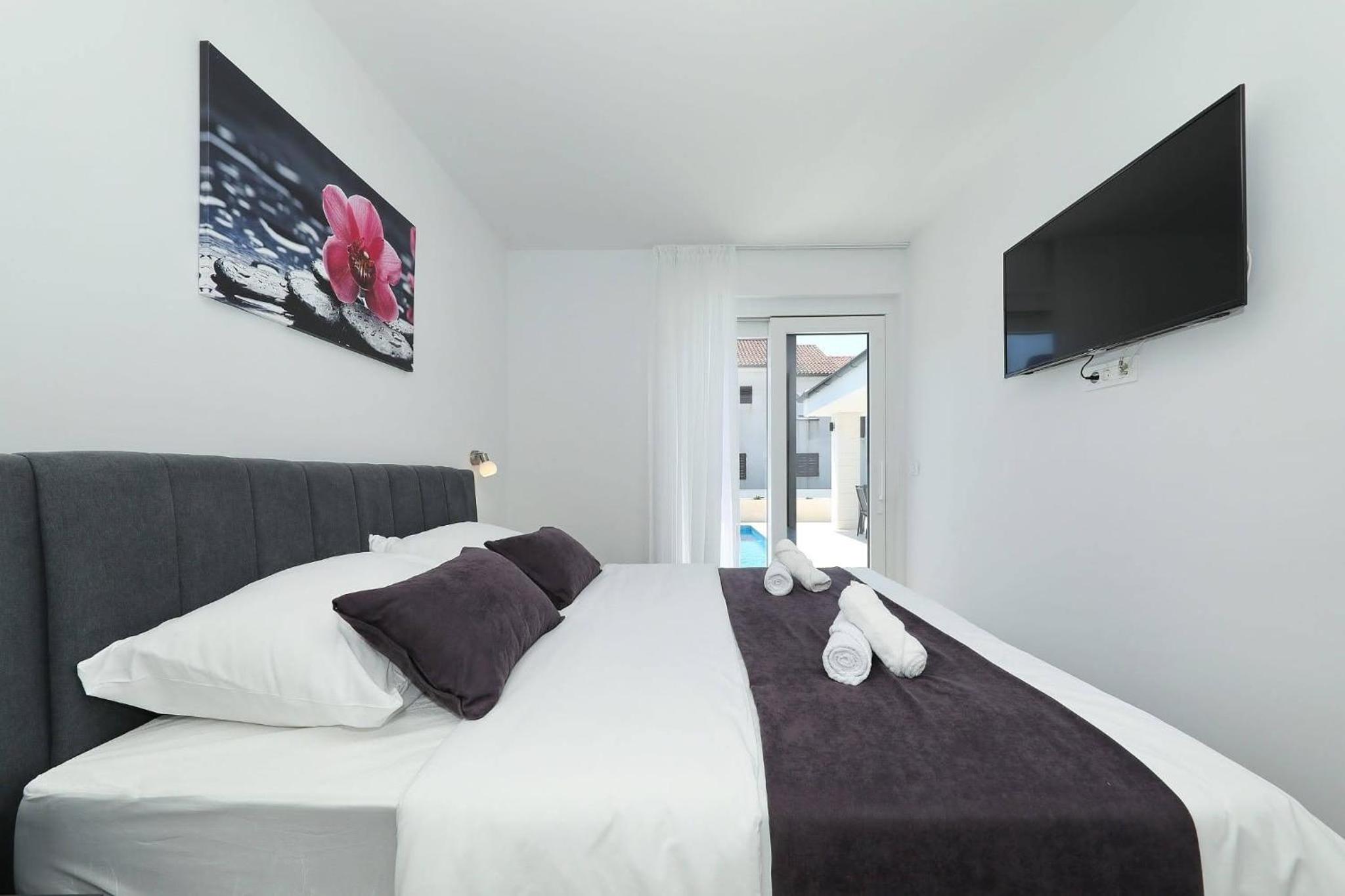 Luxury Villa Mariva with heated pool view 5