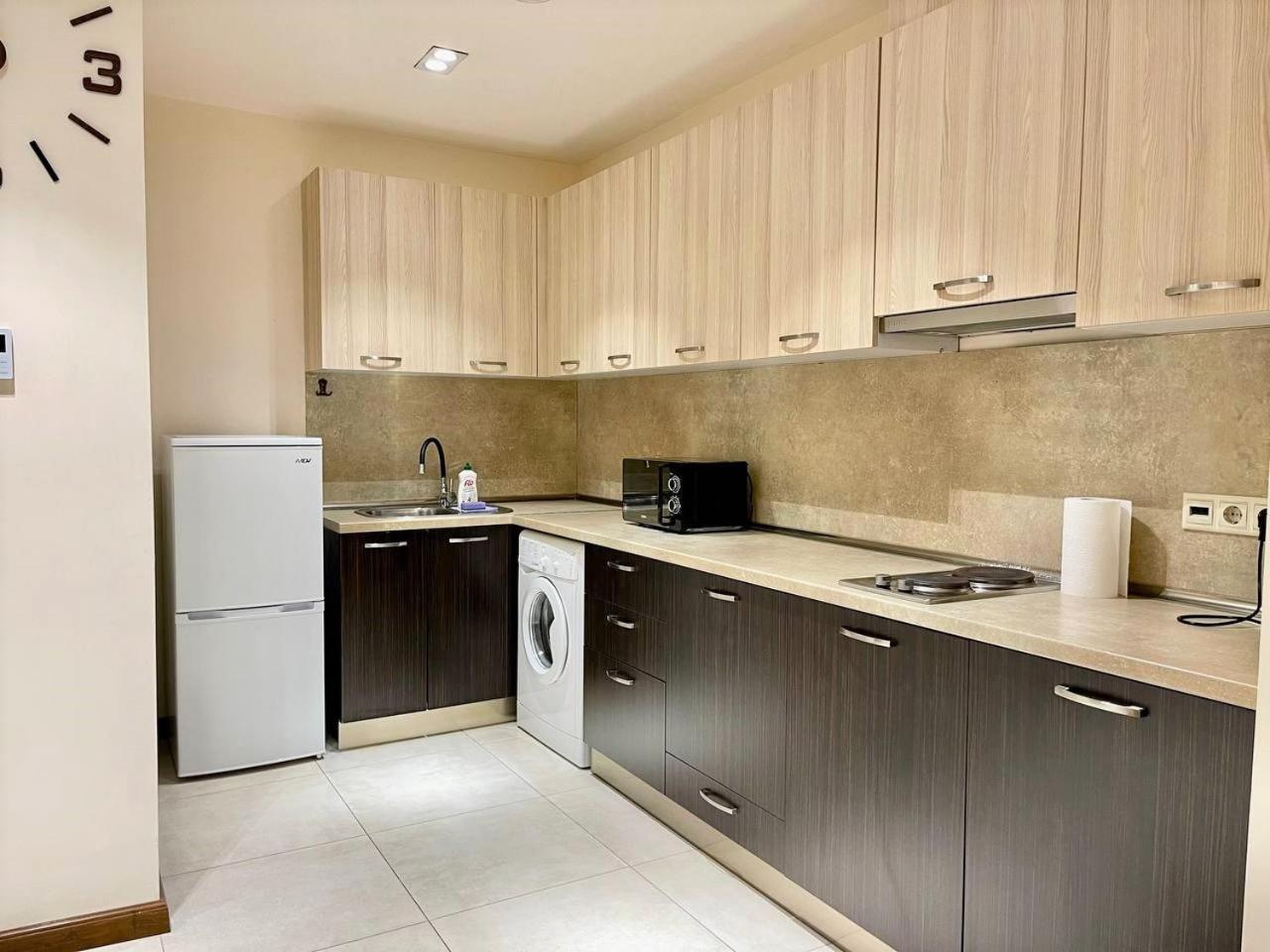 Charming Modern Apt, New Building ,Buzand Street