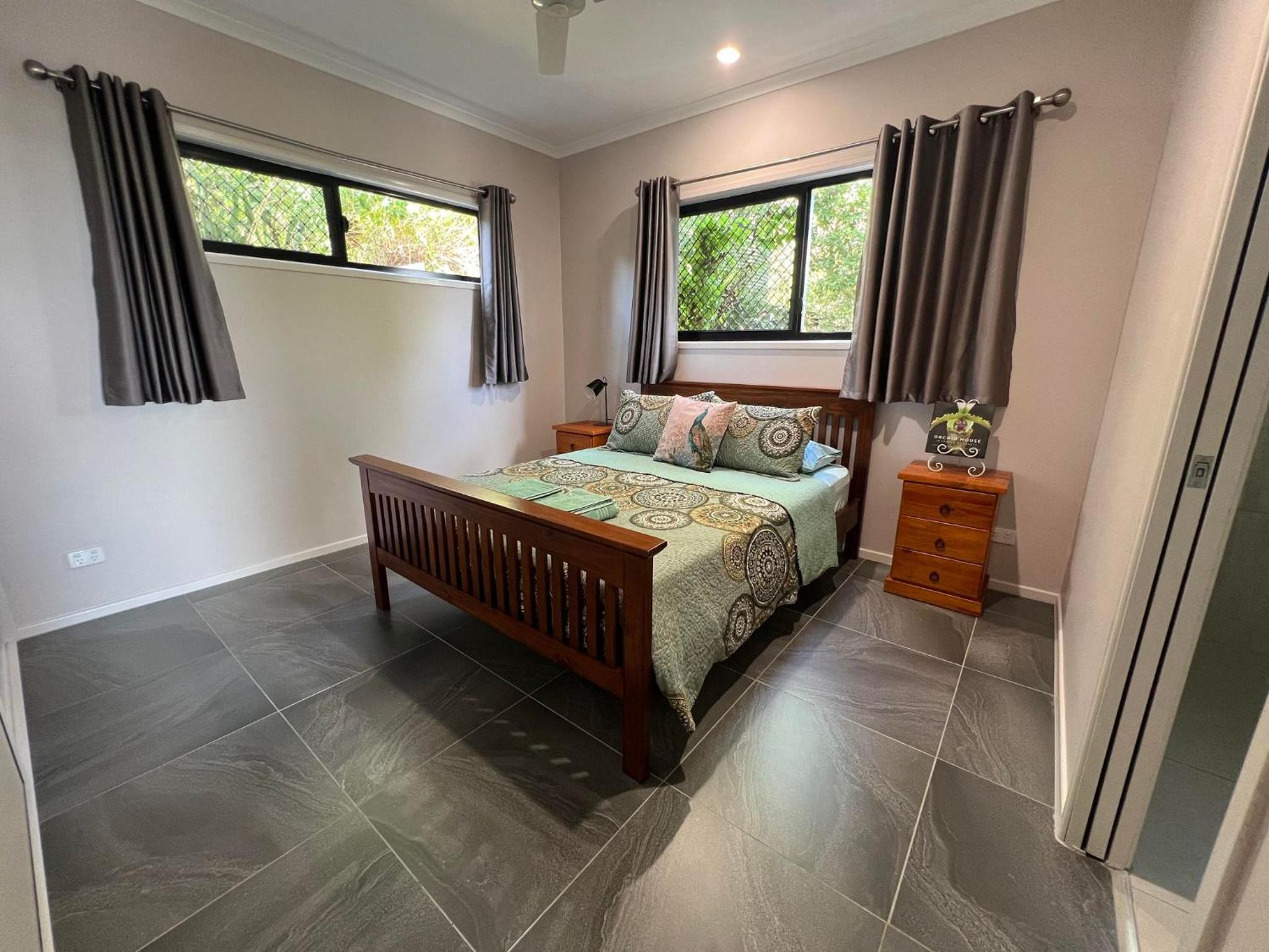 The Orchid Suite - 2 Bed 1 Bath Apartment in Cooktown