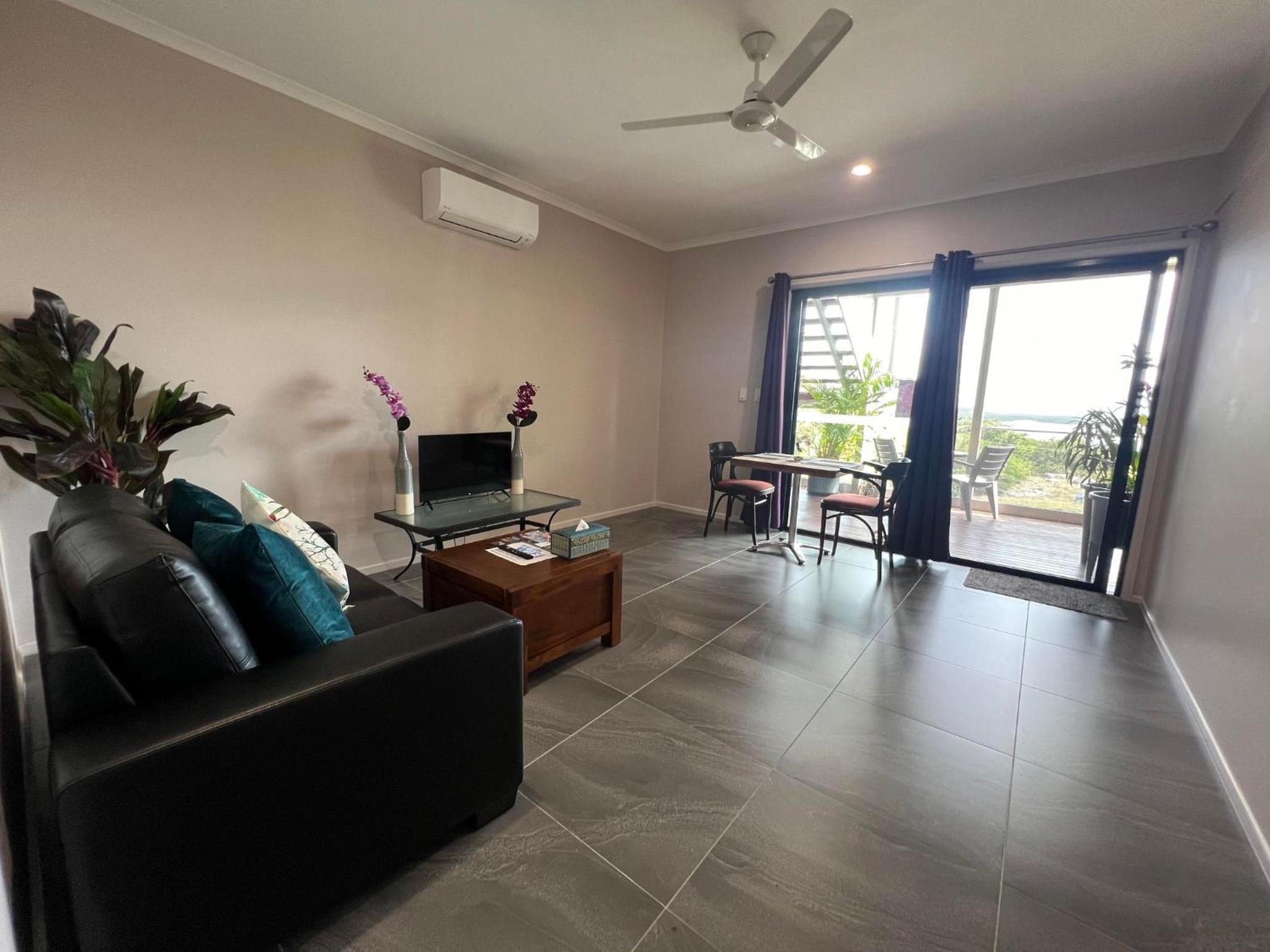 The Orchid Suite - 2 Bed 1 Bath Apartment in Cooktown