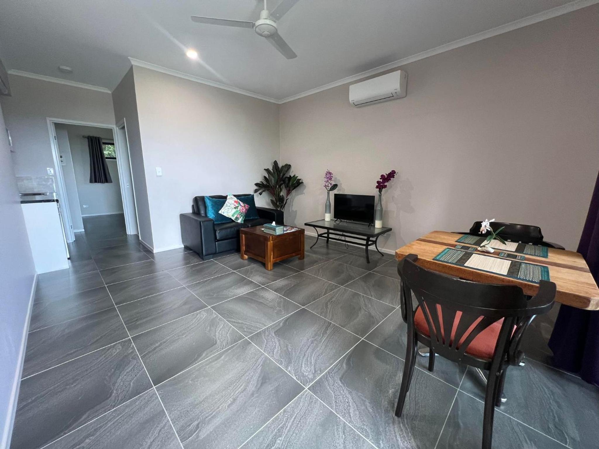 The Orchid Suite - 2 Bed 1 Bath Apartment in Cooktown