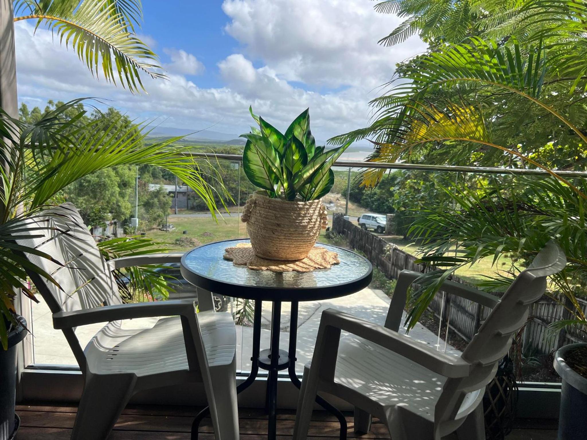 The Orchid Suite - 2 Bed 1 Bath Apartment in Cooktown