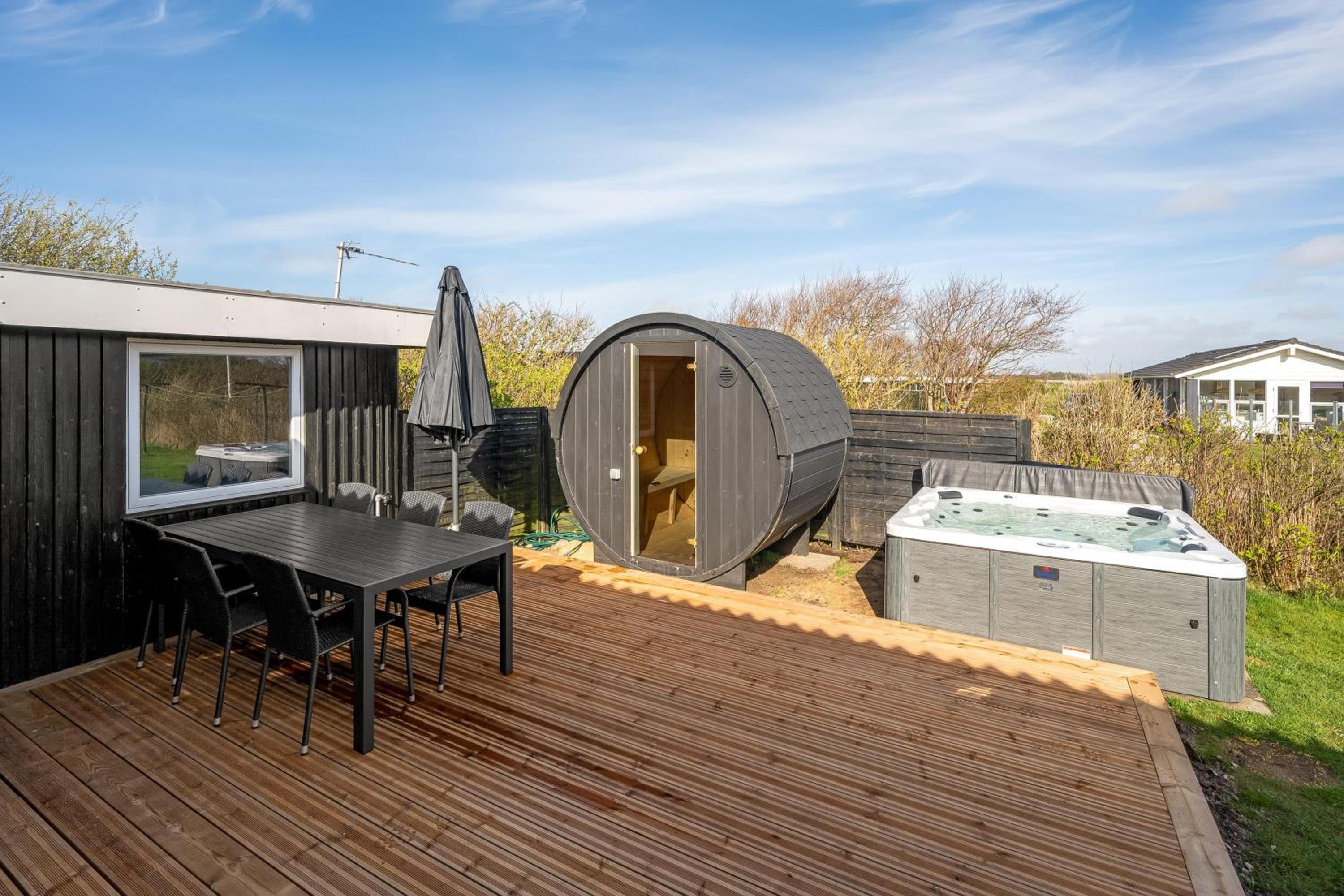 Lovely Newly Renovated Holiday House - 1005 view 2