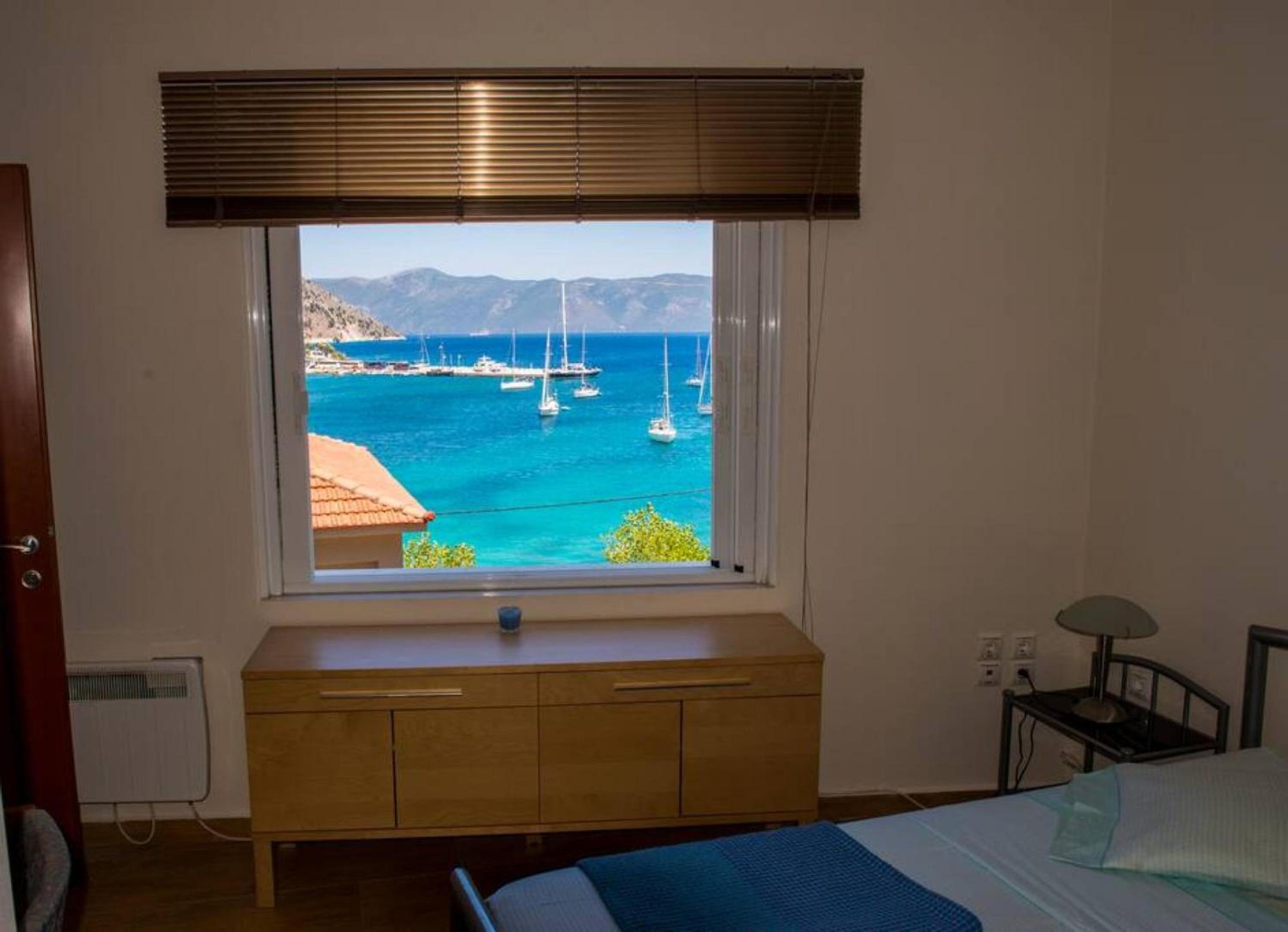 Agia Efimia seaside 2br apartment