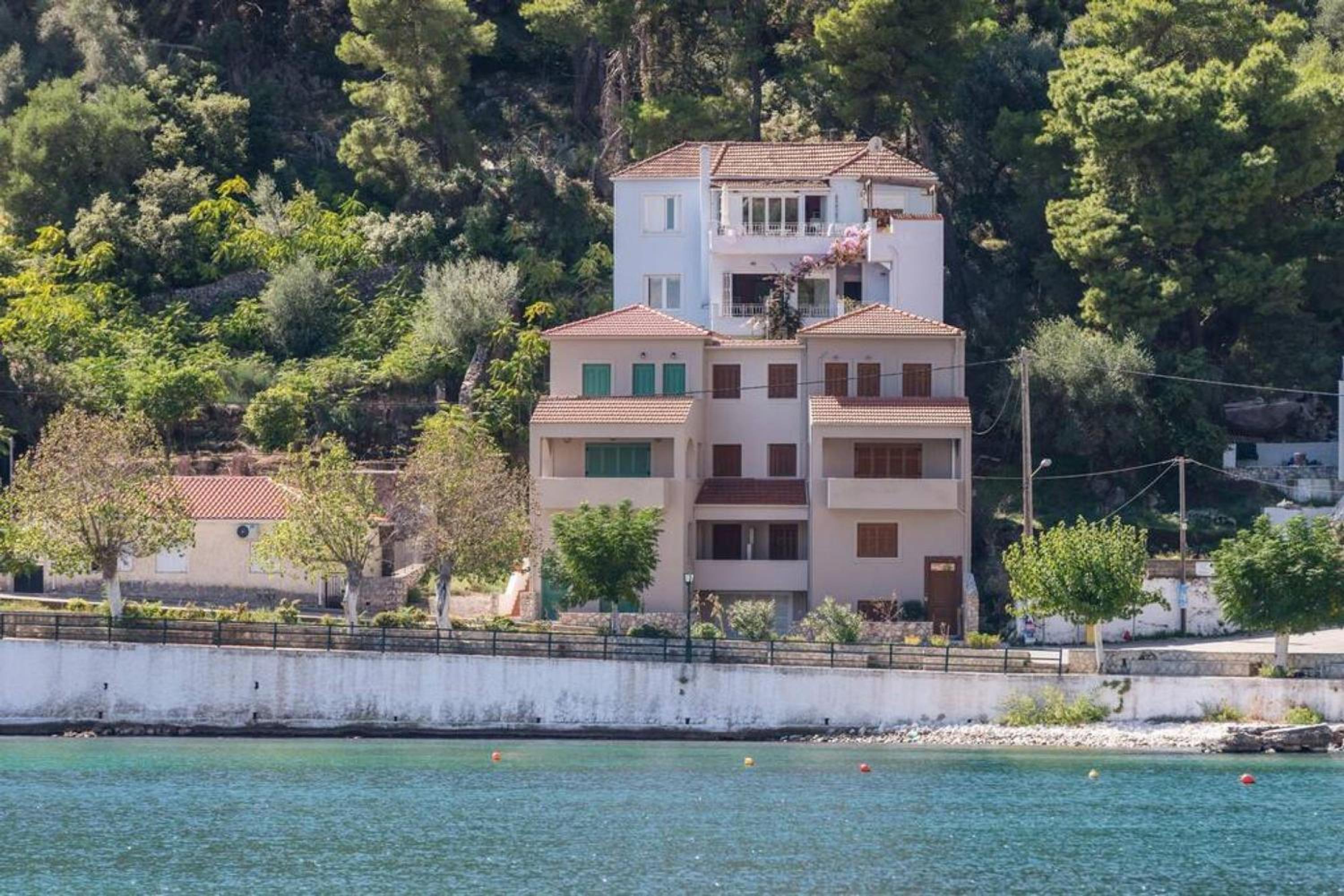 Agia Efimia seaside 2br apartment