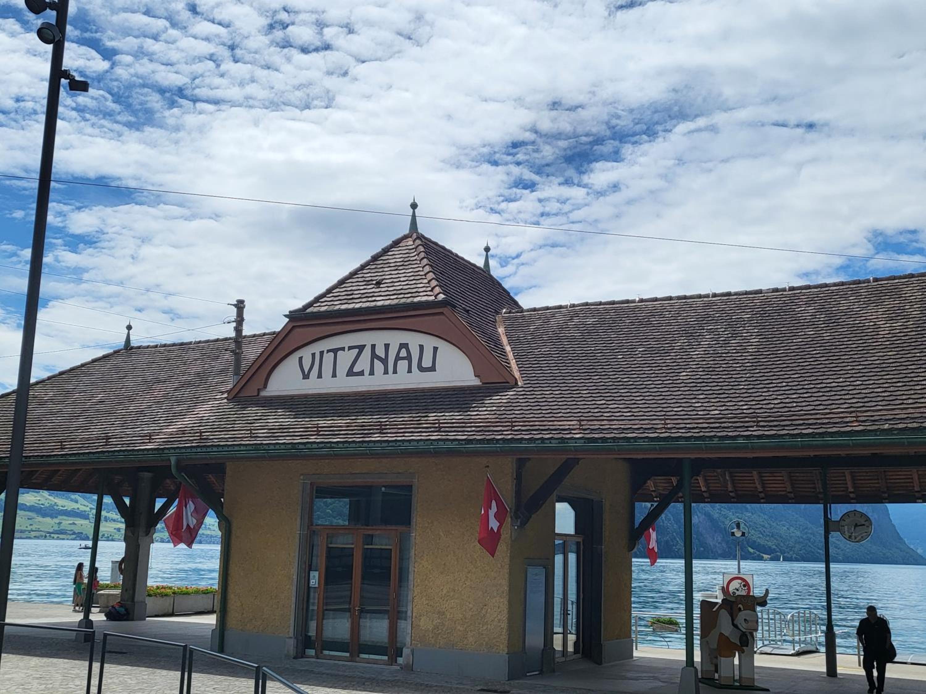 Rigi Paradise in Vitznau, Lake access, Ferry Terminal, Rigibahn, Restaurants all 2 minutes walking distance