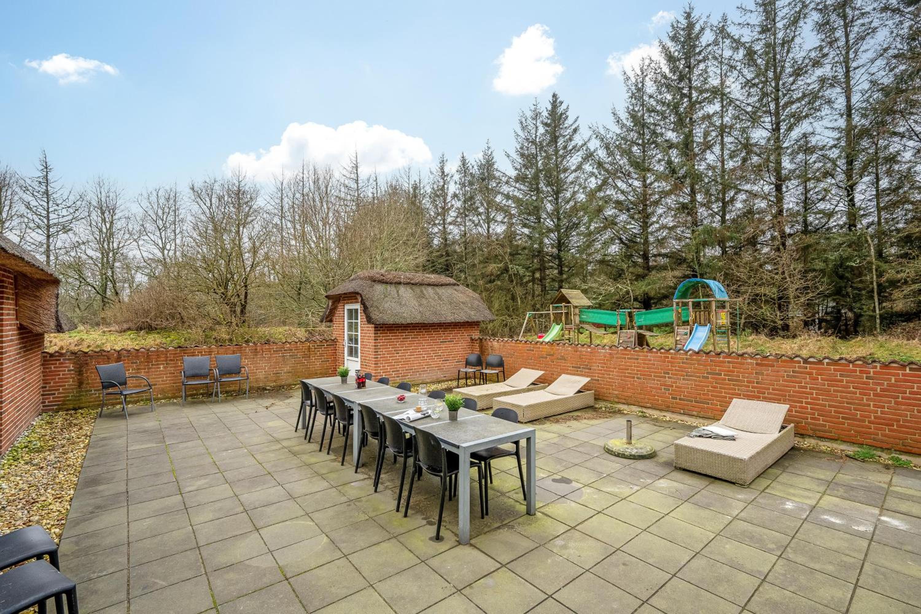 Large Pool House With Beach Volleyball - 2000