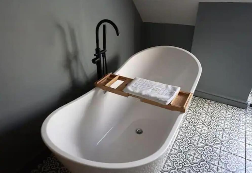 Modern Home for 4 people including luxury Hot Tub view 3
