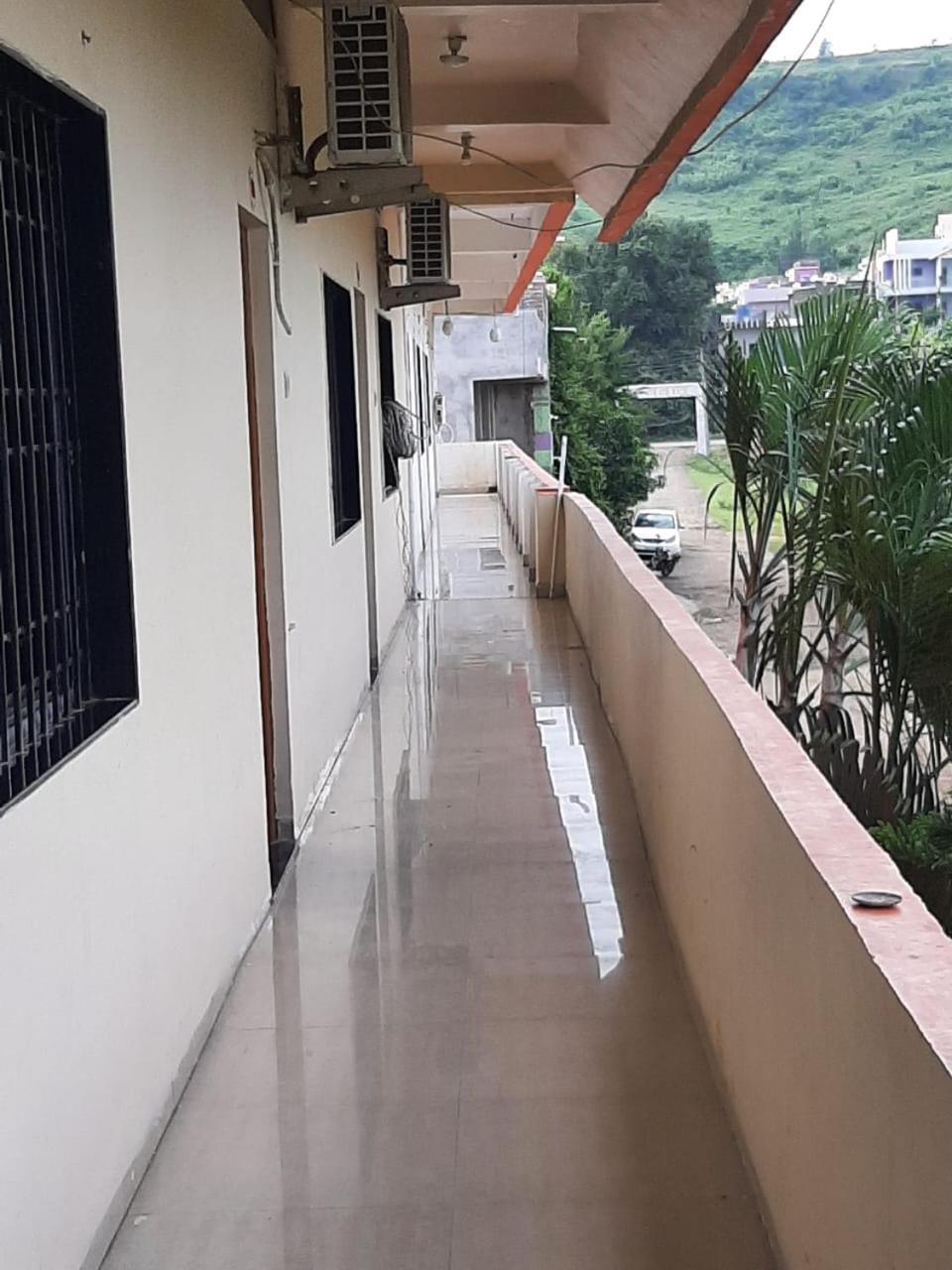 Shri Krupa Bhakta Niwas & Lodging view 2