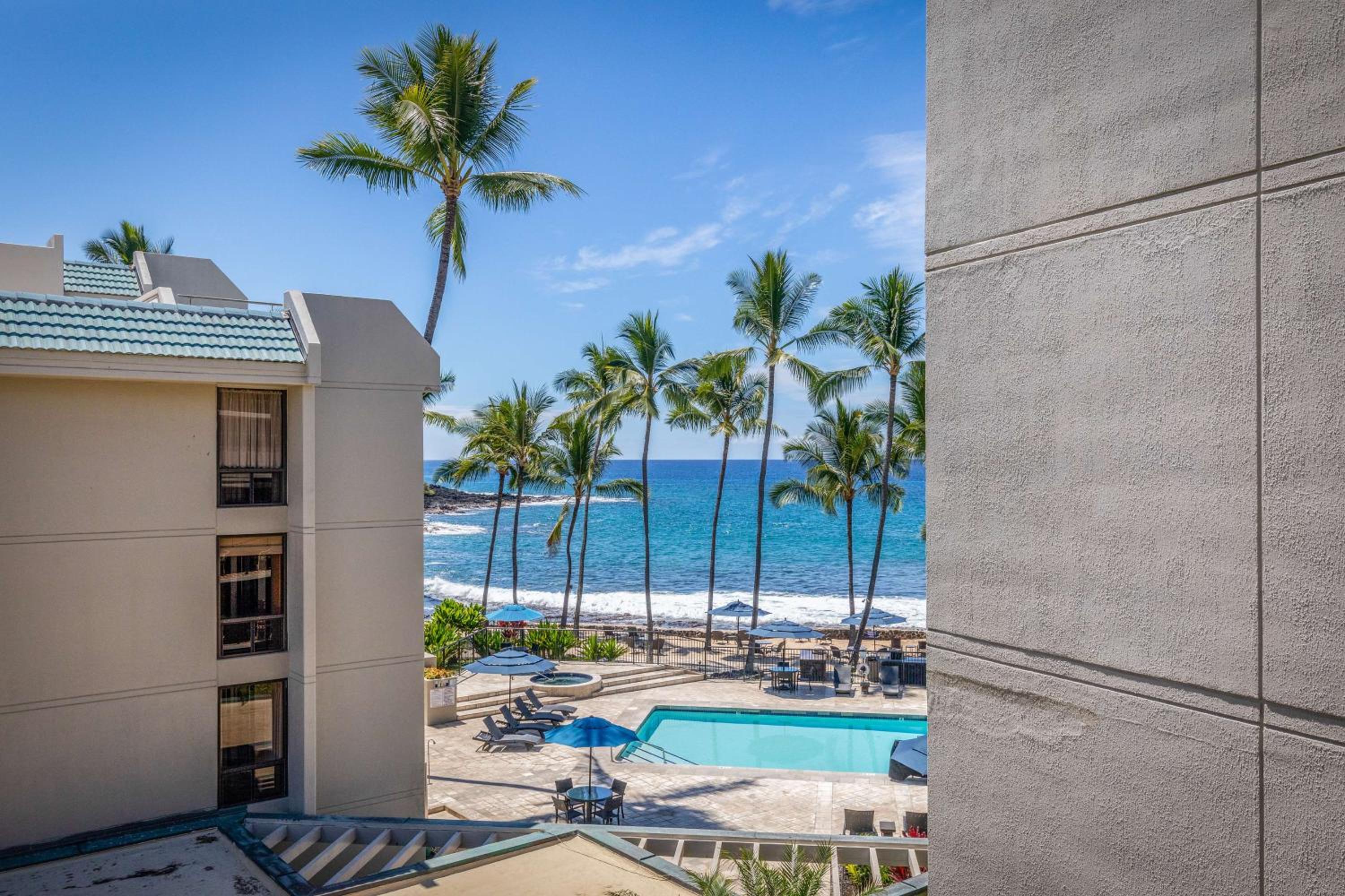 Hotel Aston Kona By The Sea - Image 1