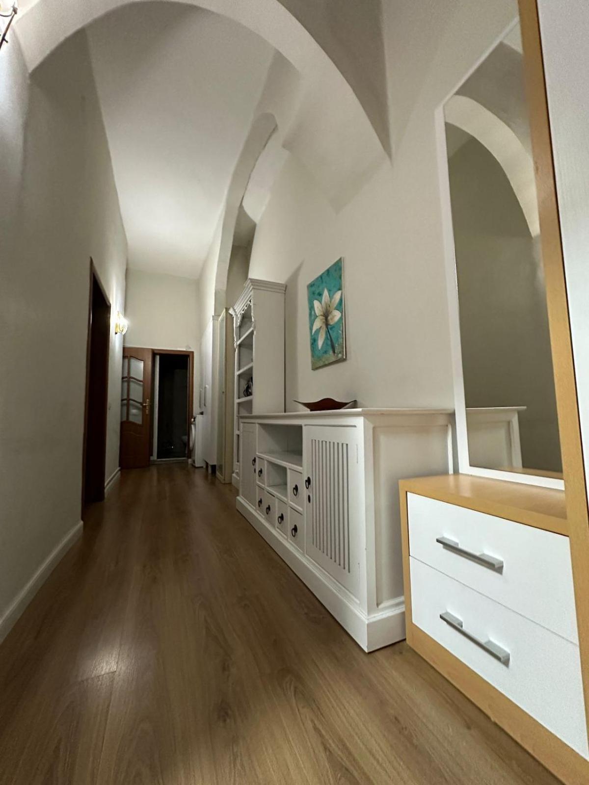 Kelly's Cozy Hideaway - Central Tirana