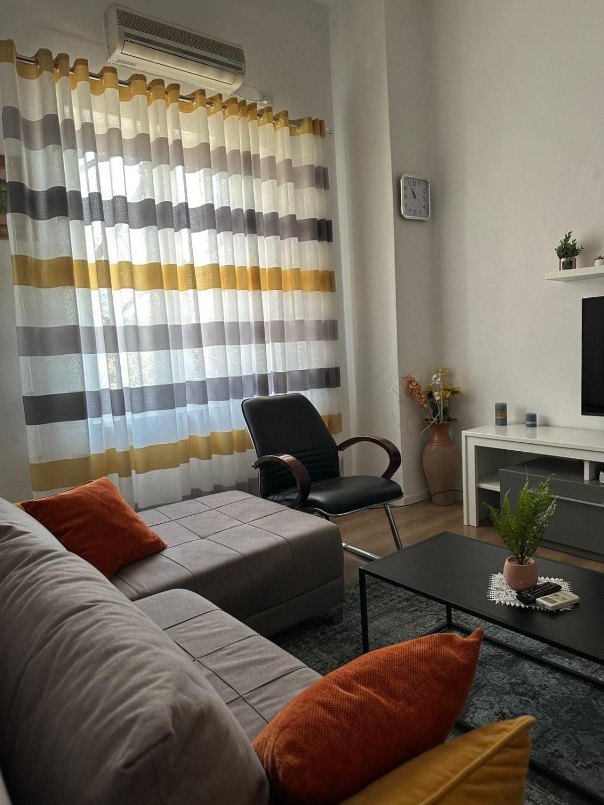 Kelly's Cozy Hideaway - Central Tirana