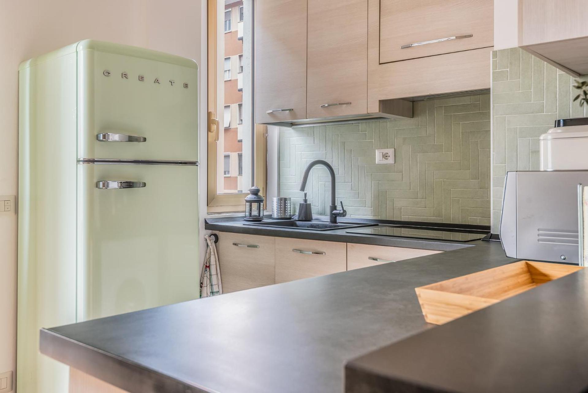 4 Pax Wi-Fi Milano Lorenteggio