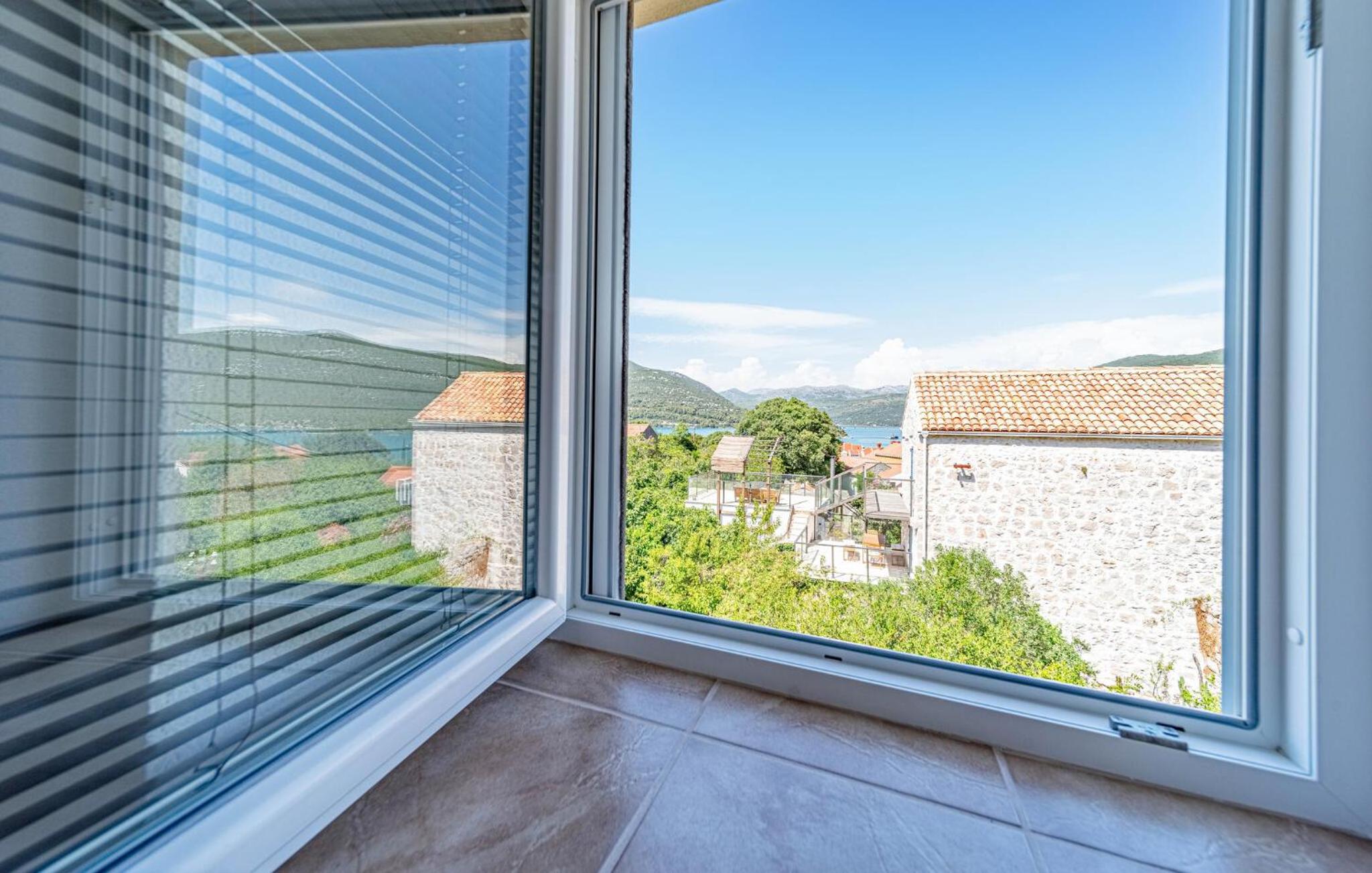 2 Bedroom Stunning Home In Hodilje view 3