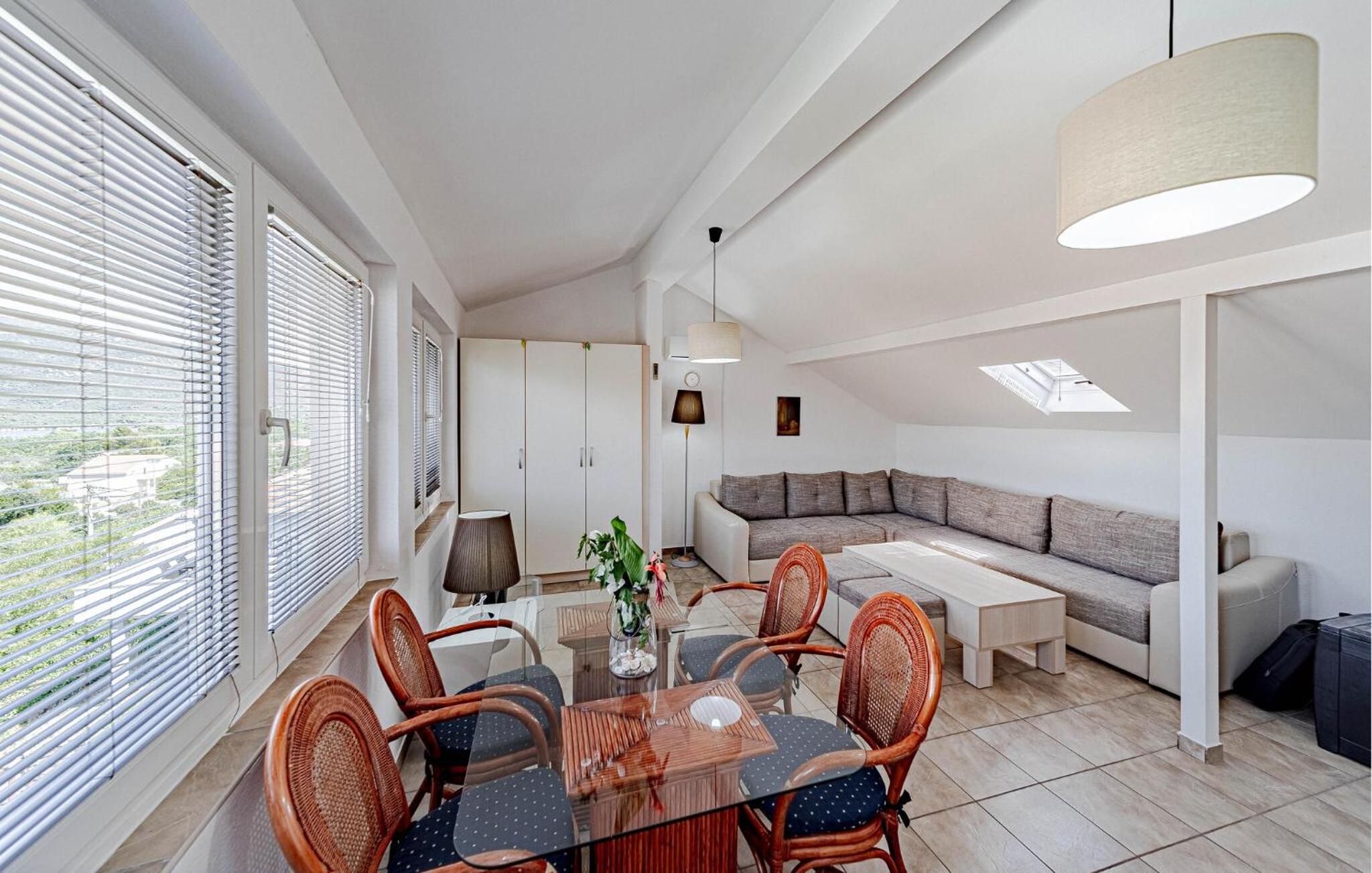 2 Bedroom Stunning Home In Hodilje view 5