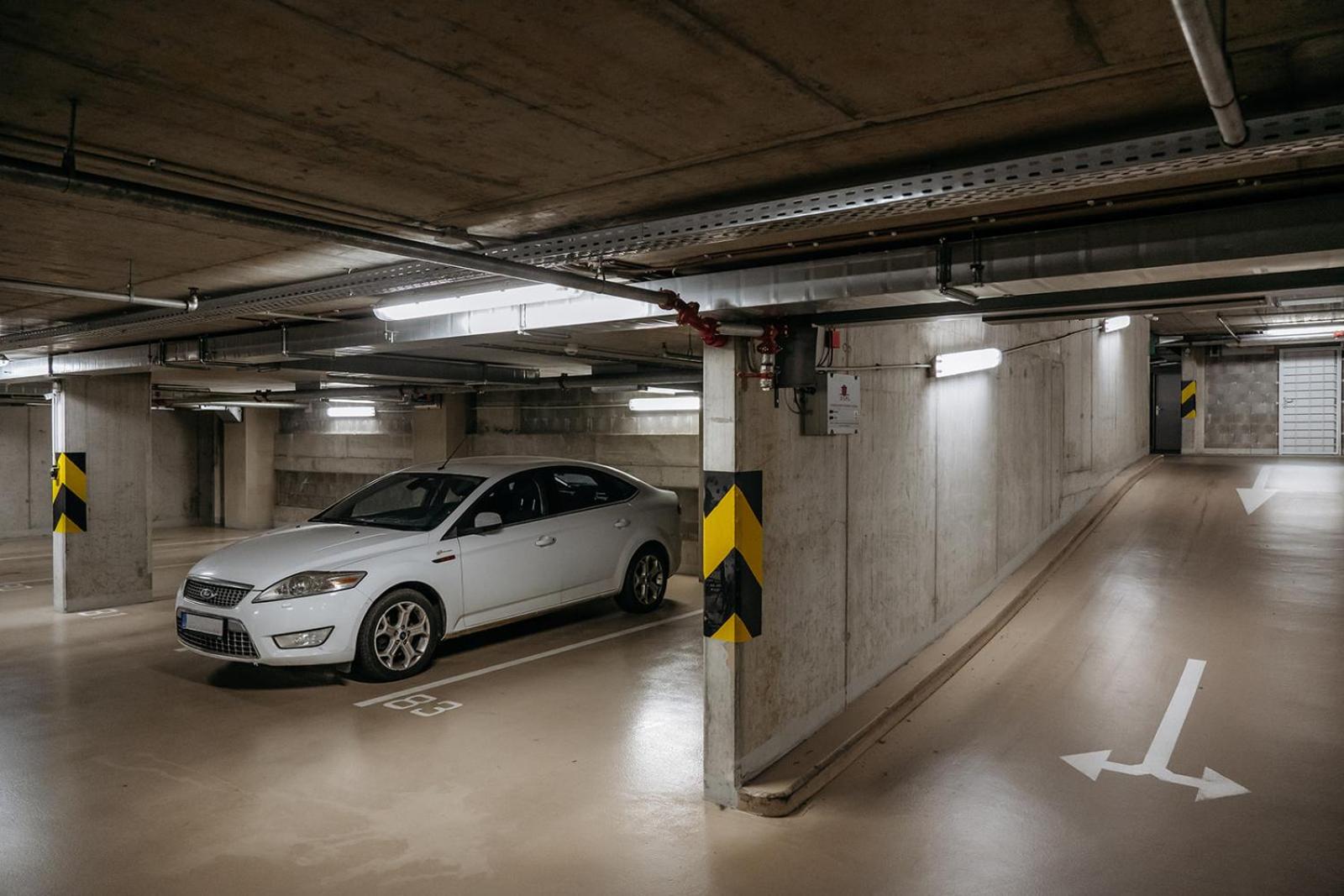 Prague Days - Quiet oasis with parking and balcony seating in Nusle
