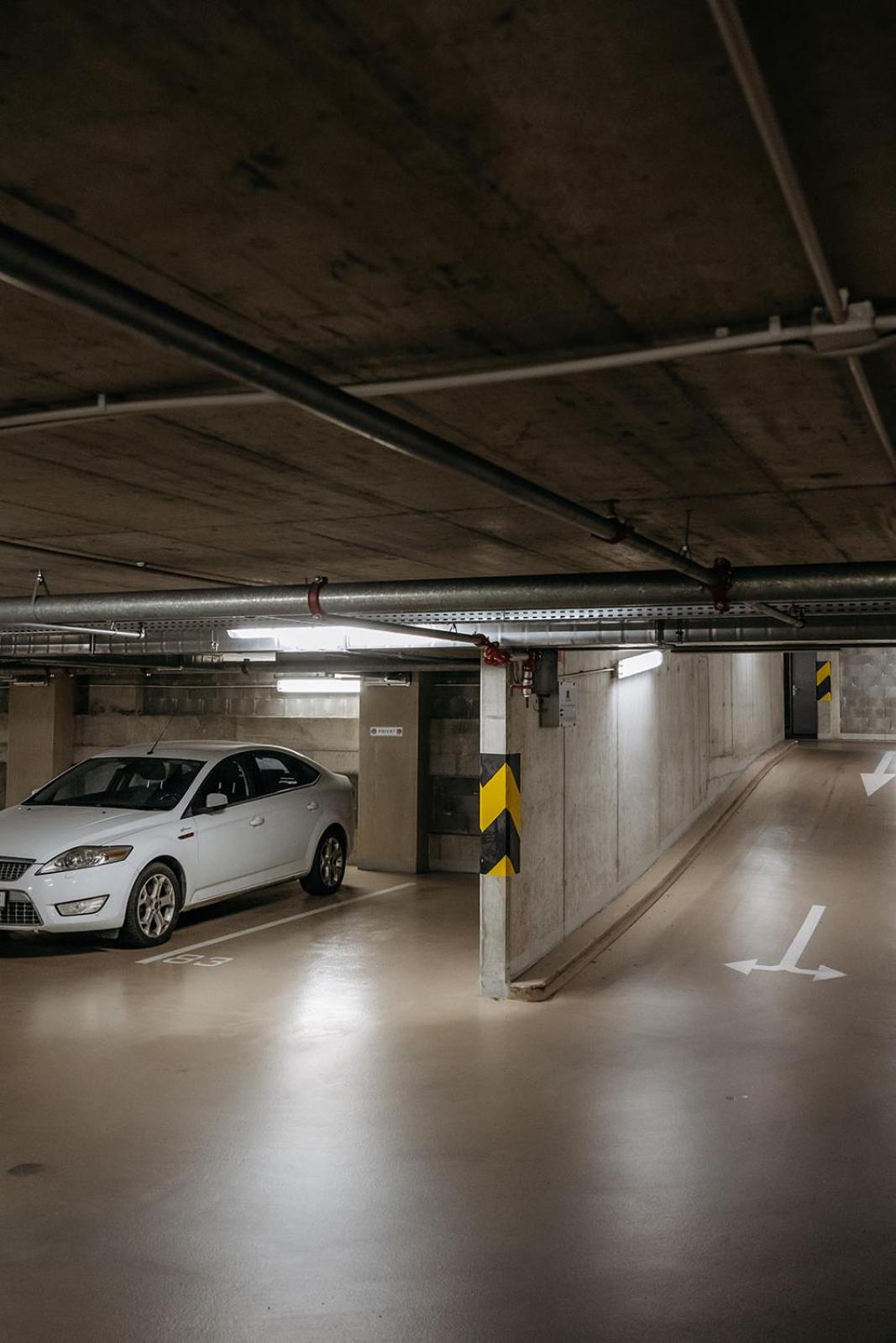 Prague Days - Quiet oasis with parking and balcony seating in Nusle