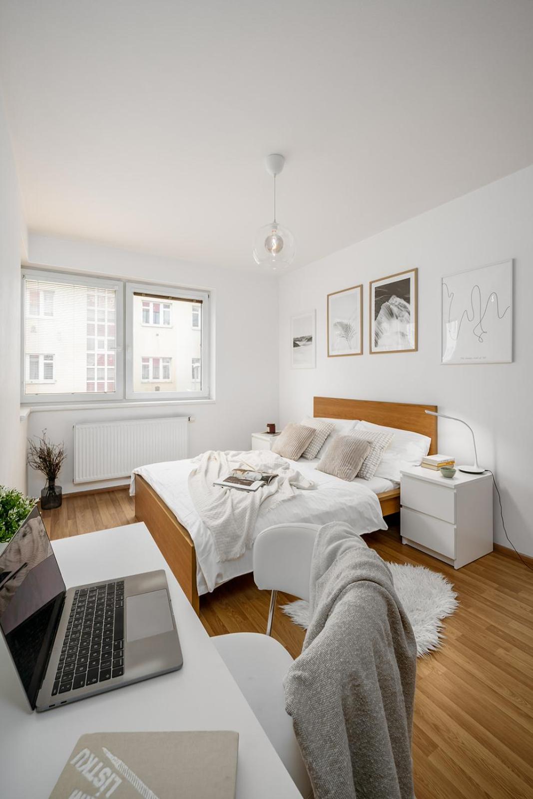 Prague Days - Quiet oasis with parking and balcony seating in Nusle