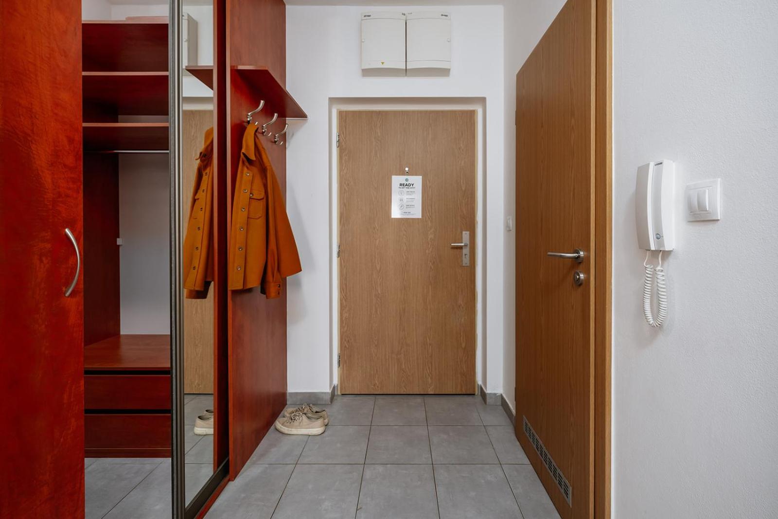 Prague Days - Quiet oasis with parking and balcony seating in Nusle