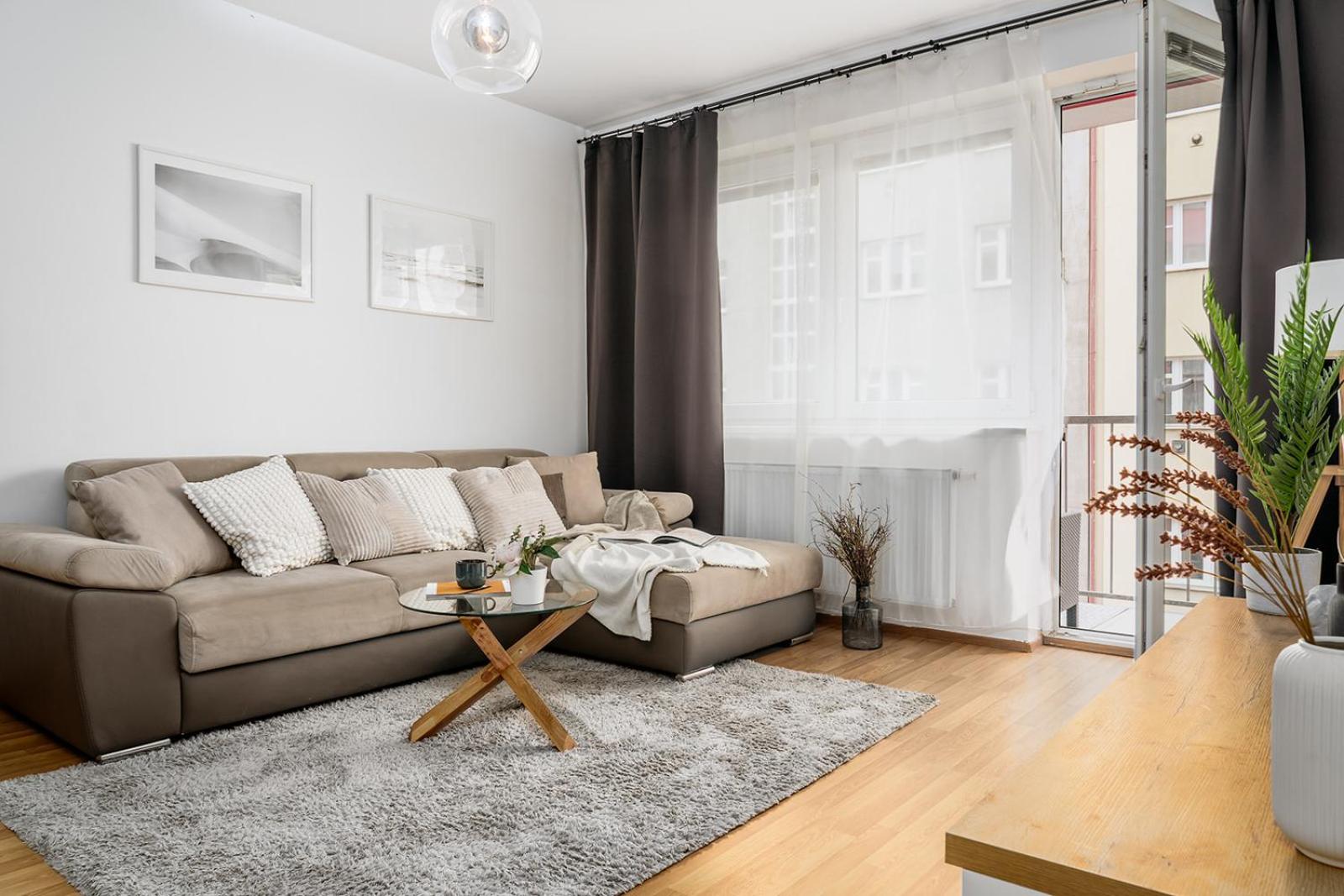 Prague Days - Quiet oasis with parking and balcony seating in Nusle