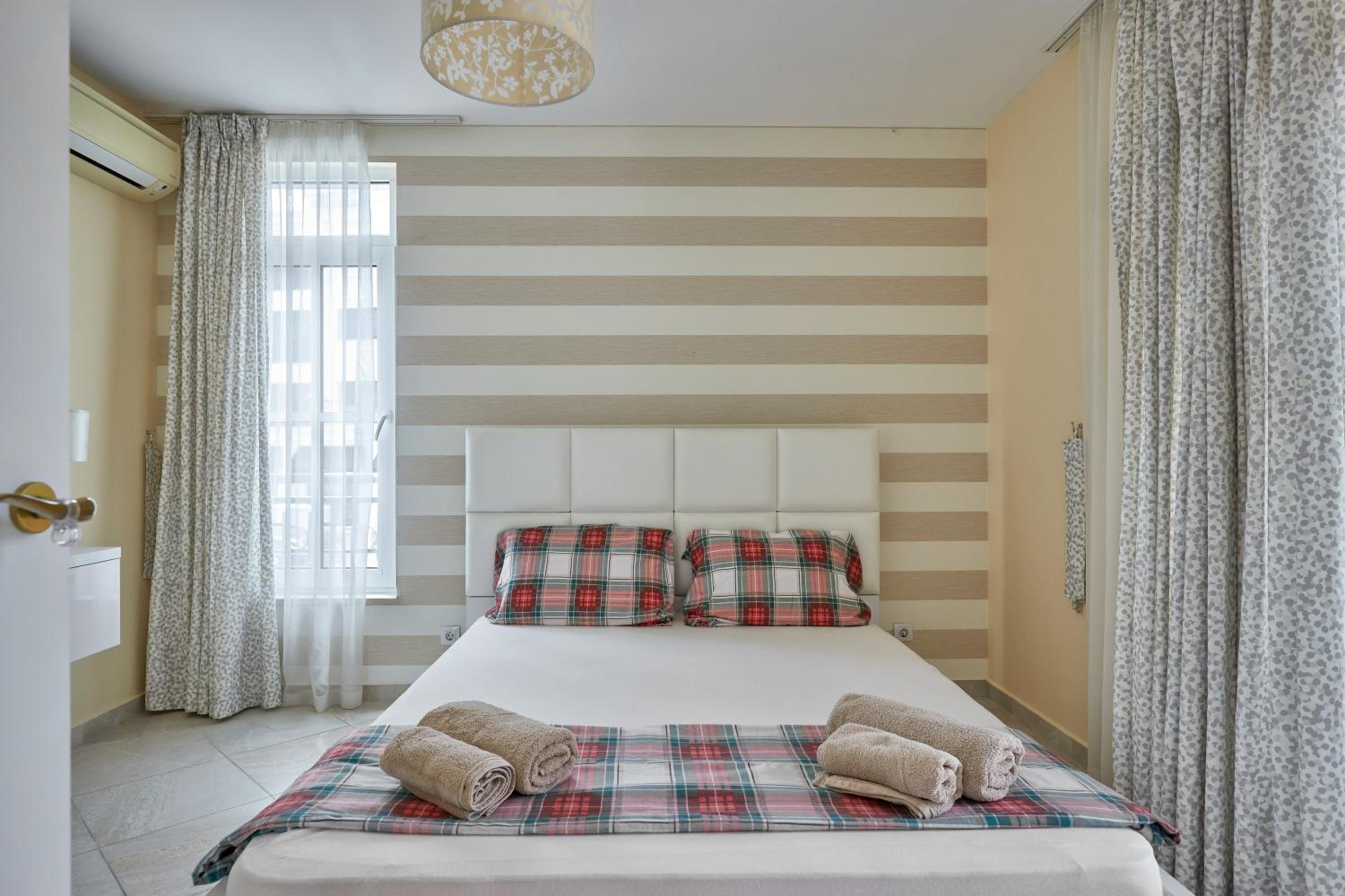 2BD Flat with Balcony in Flores Garden Complex by Flat Mаnаger