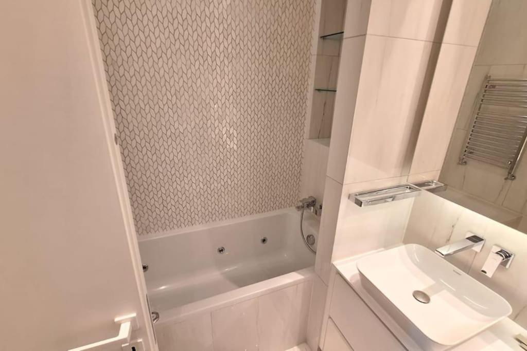 Del Mar 2 Luxe Bedroom 'C' Highrise Residence